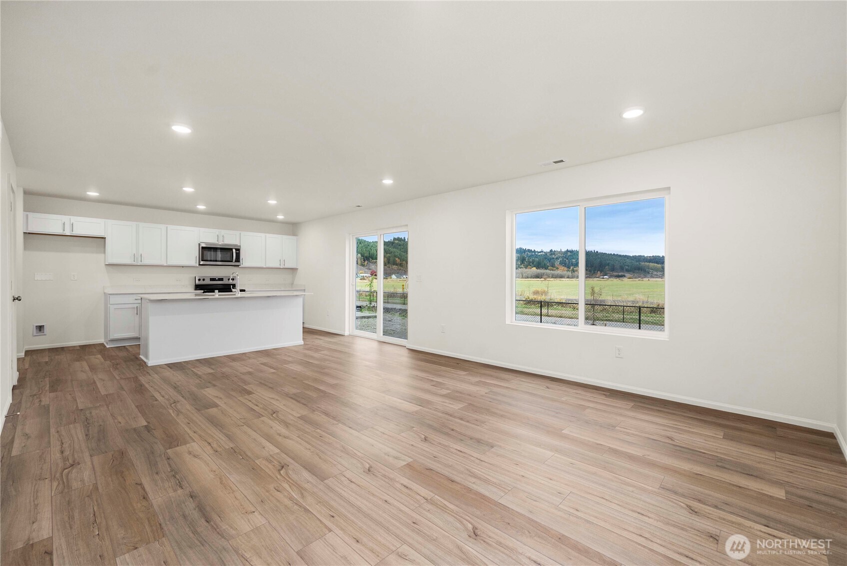1424 Salzer Creek Loop Property Photo 8