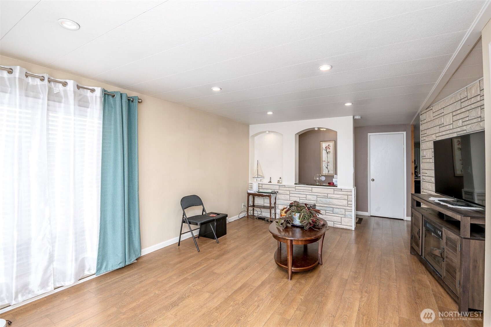 210 37th Street 100 Property Photo 6