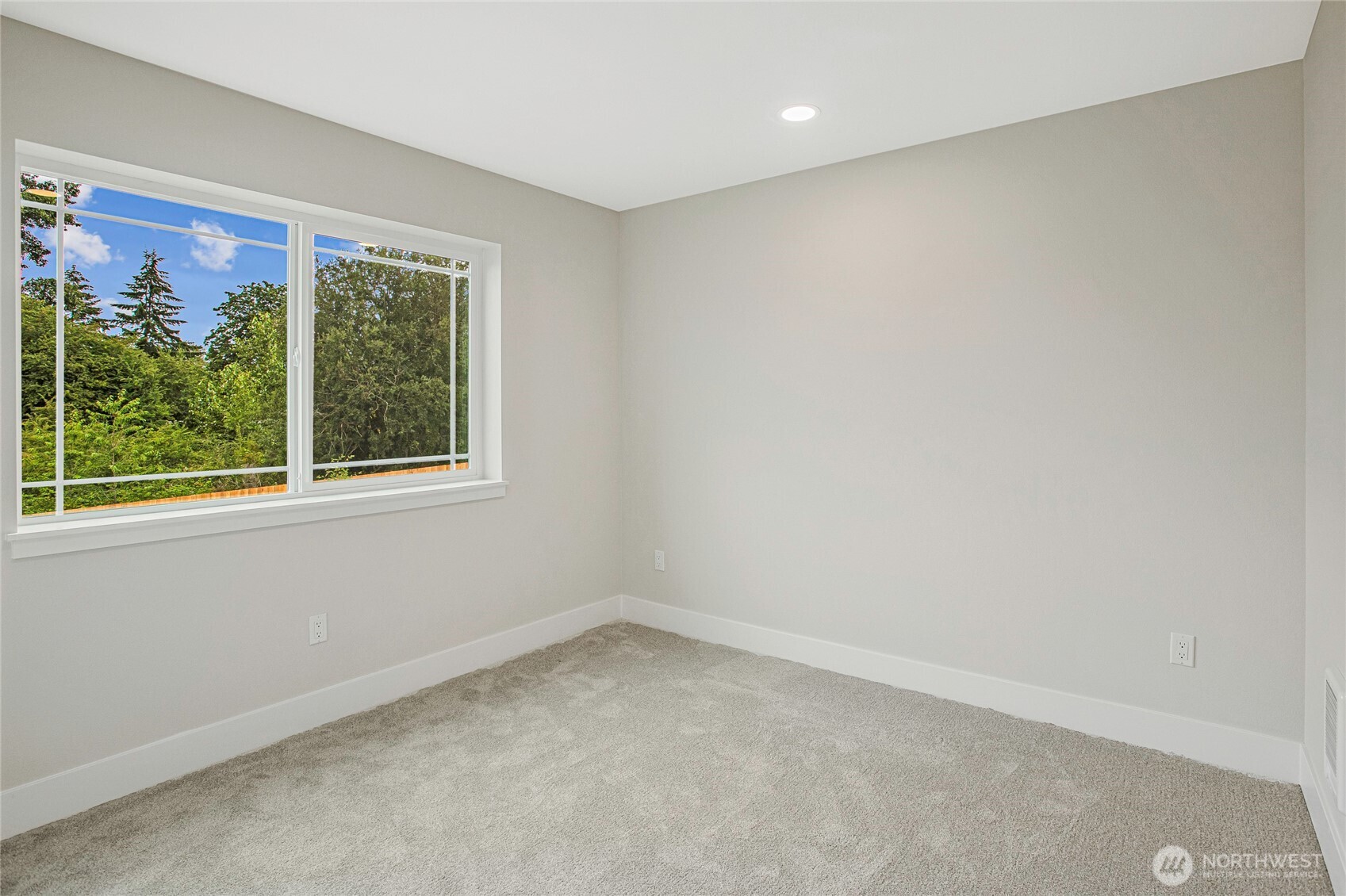 1404 E 51st Street Property Photo 16