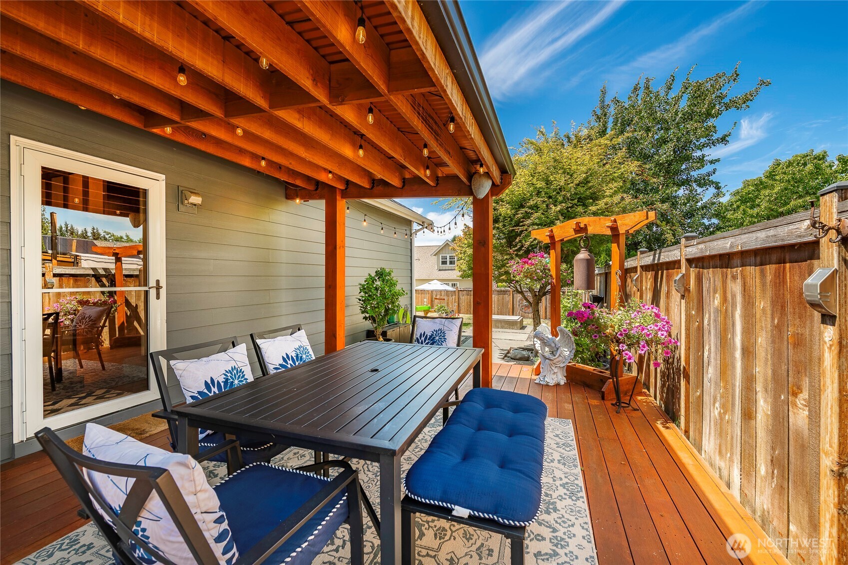1461 Lupin Street Property Photo 33