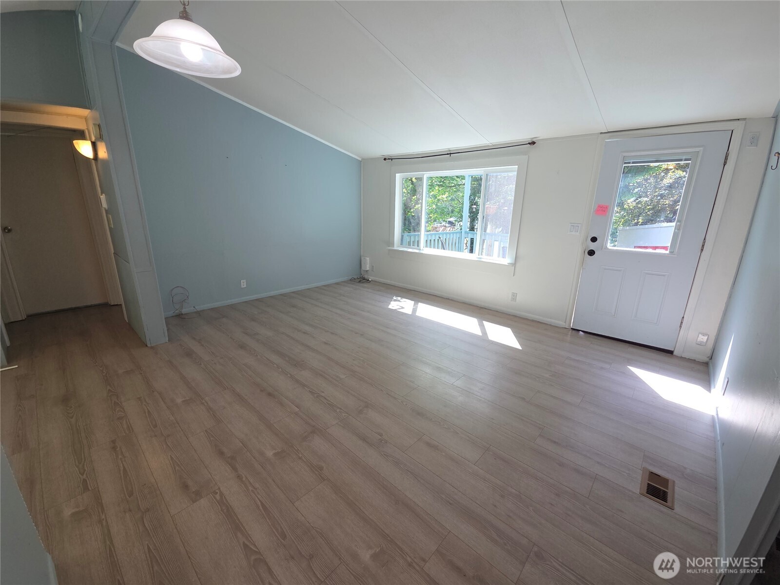 482 Hilltop Drive Property Photo 5