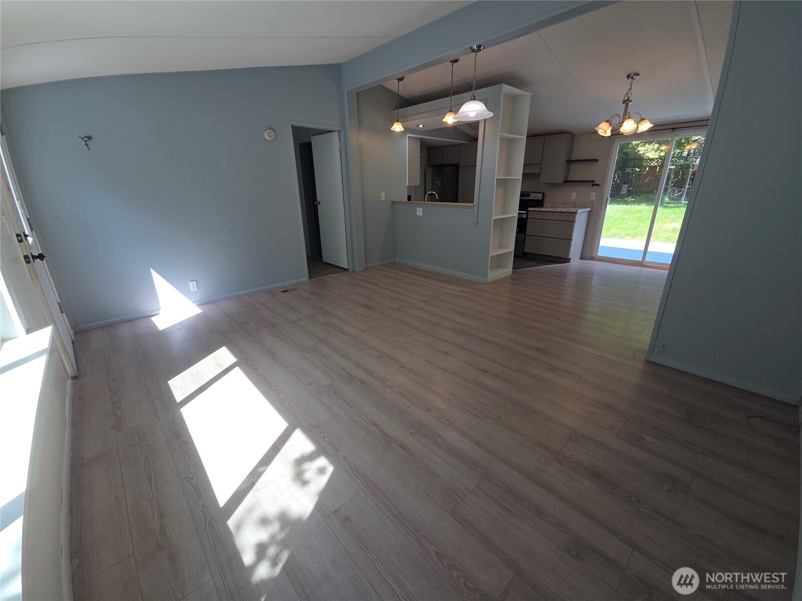 482 Hilltop Drive Property Photo 7