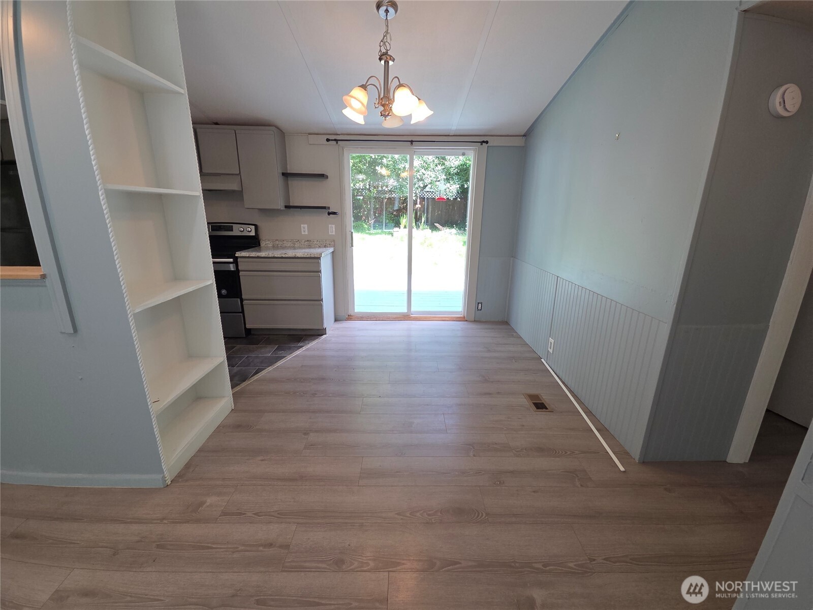 482 Hilltop Drive Property Photo 9
