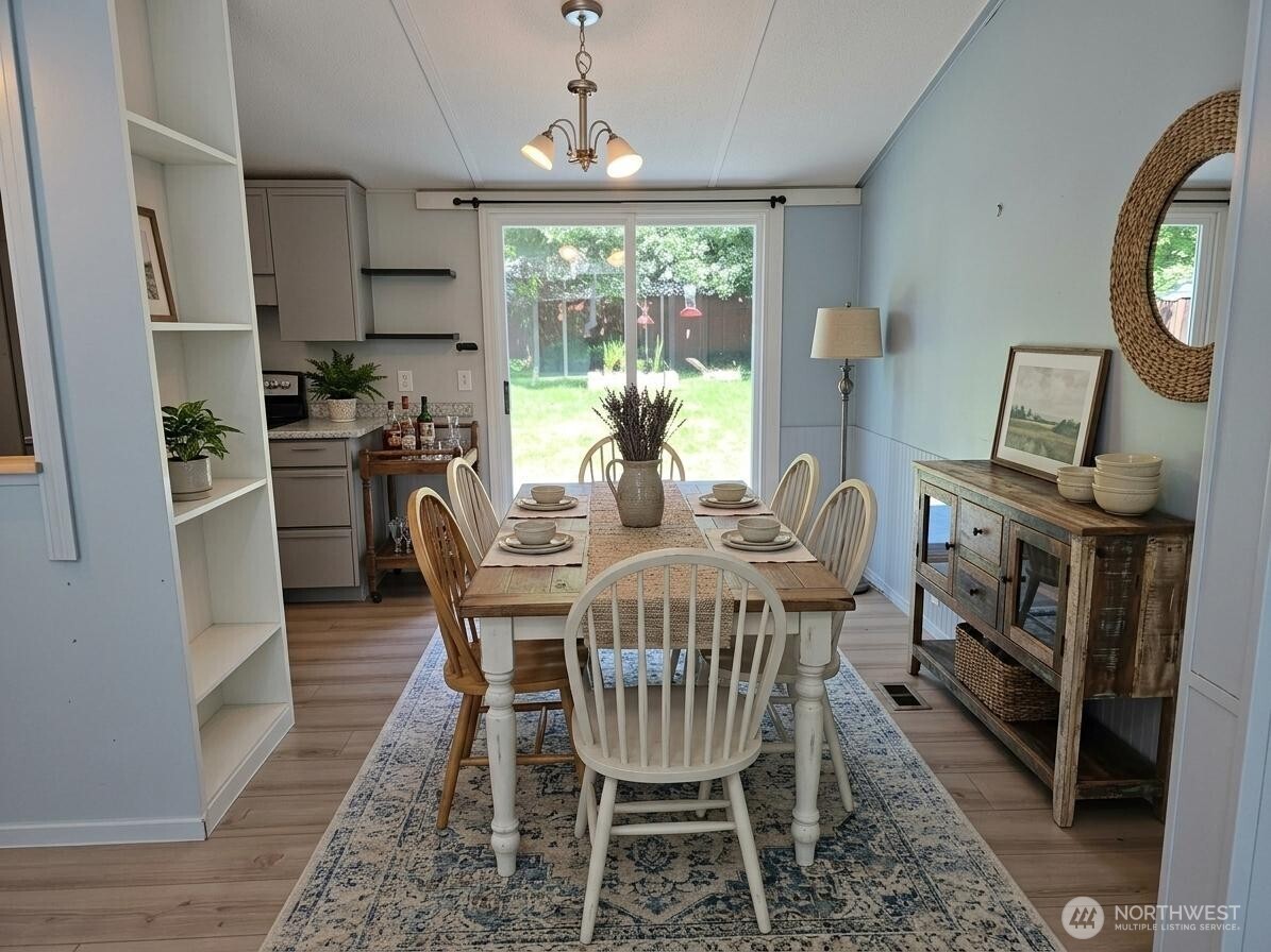 482 Hilltop Drive Property Photo 10