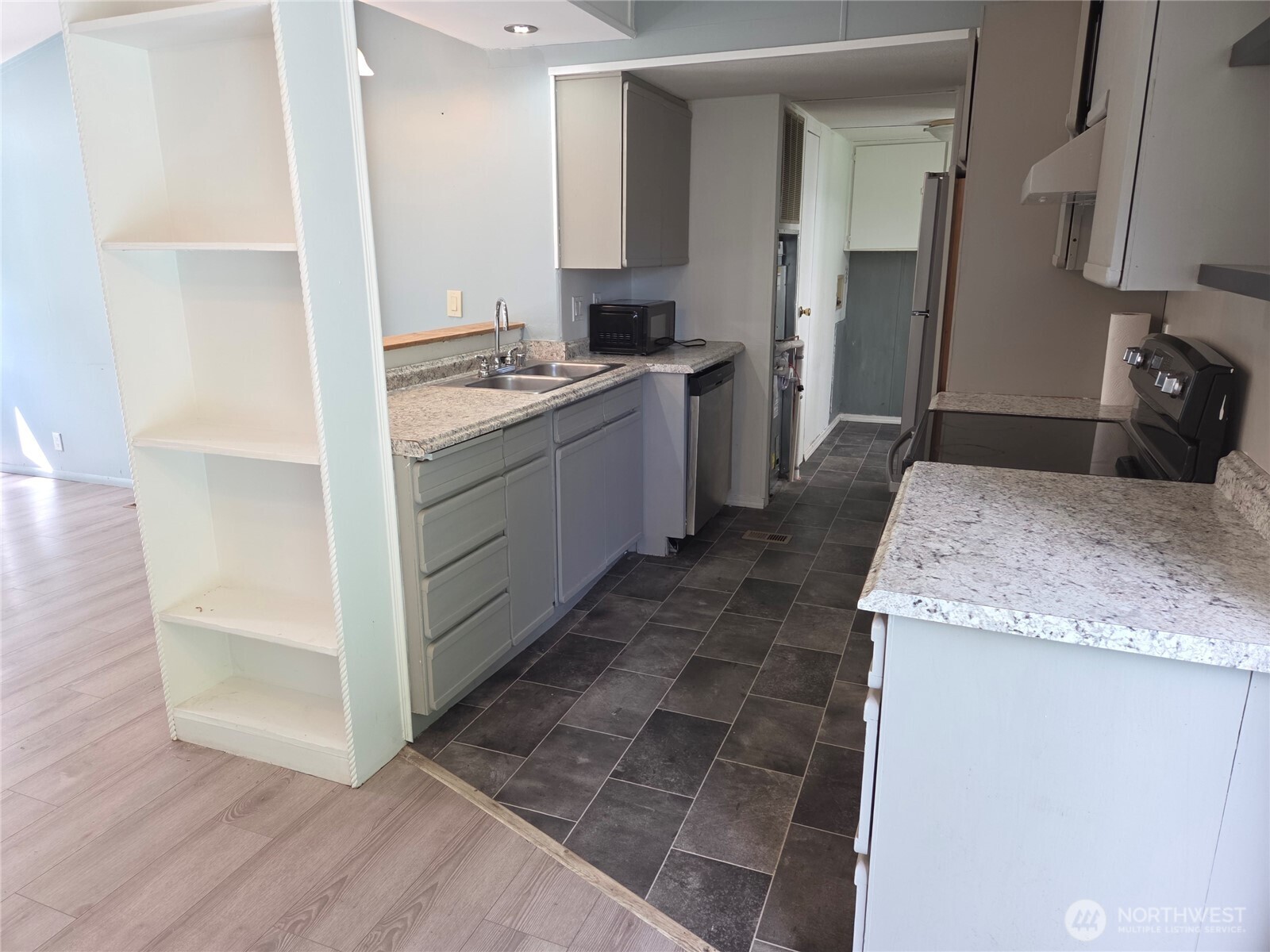 482 Hilltop Drive Property Photo 12