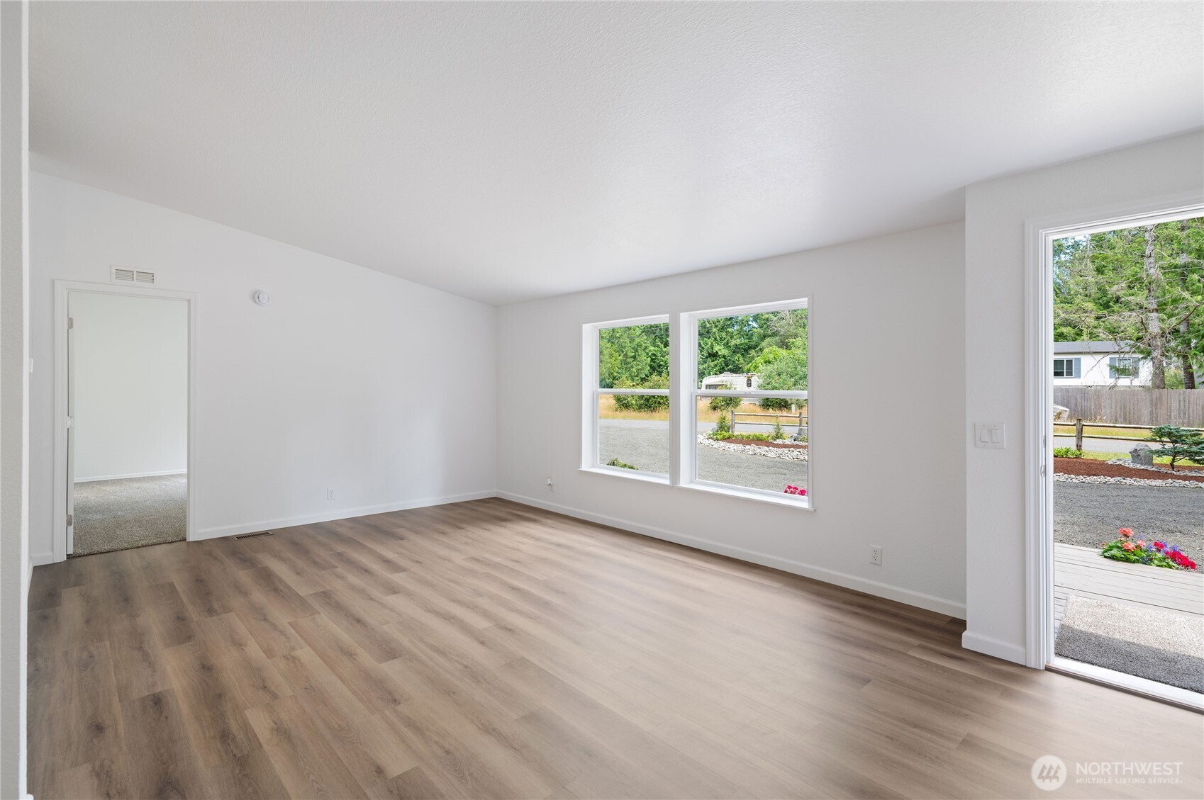 21 E Willopa Road Property Photo 10