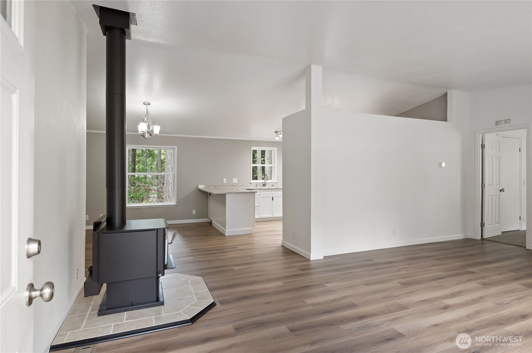 21 E Willopa Road Property Photo 11