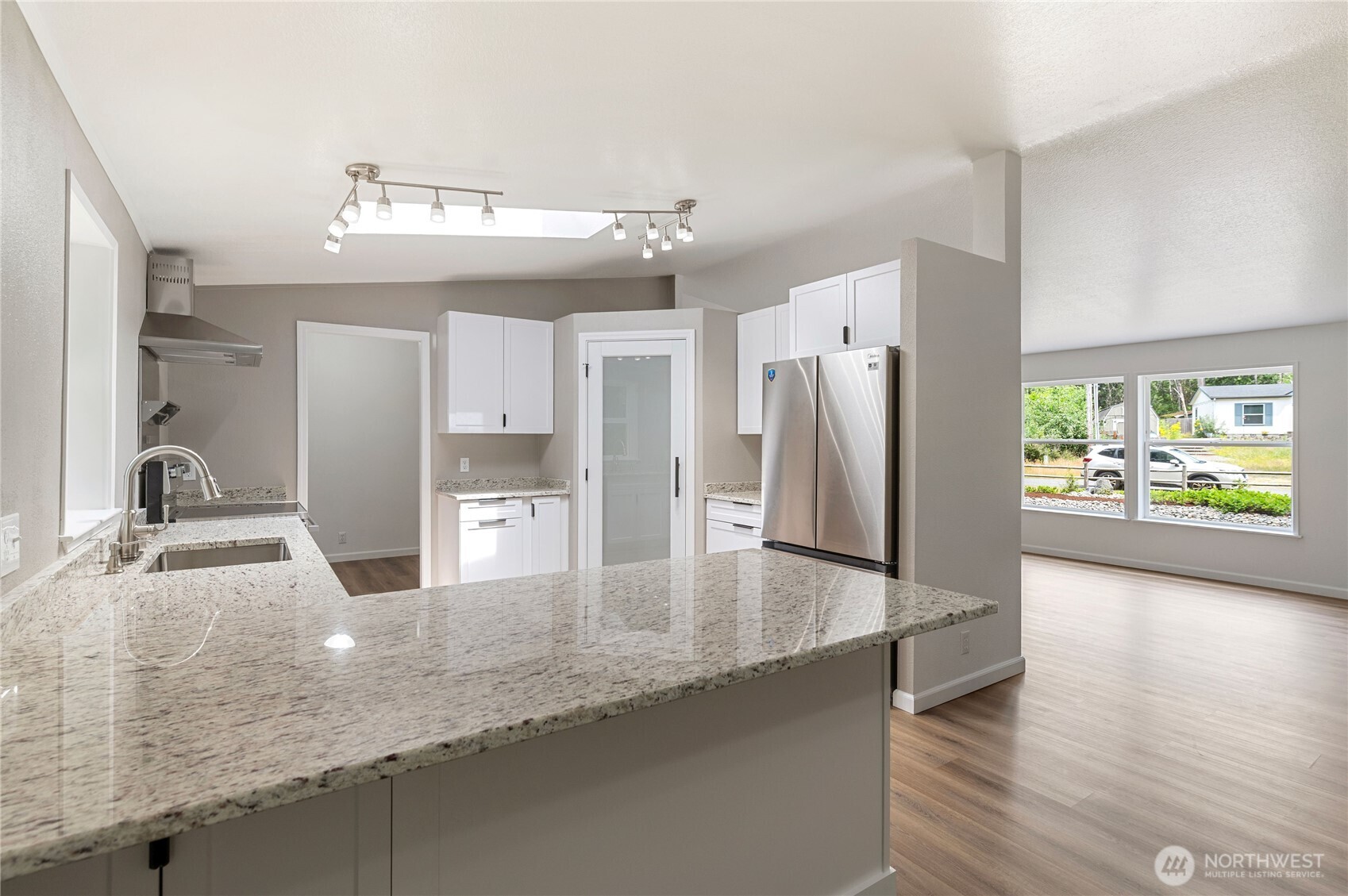 21 E Willopa Road Property Photo 16
