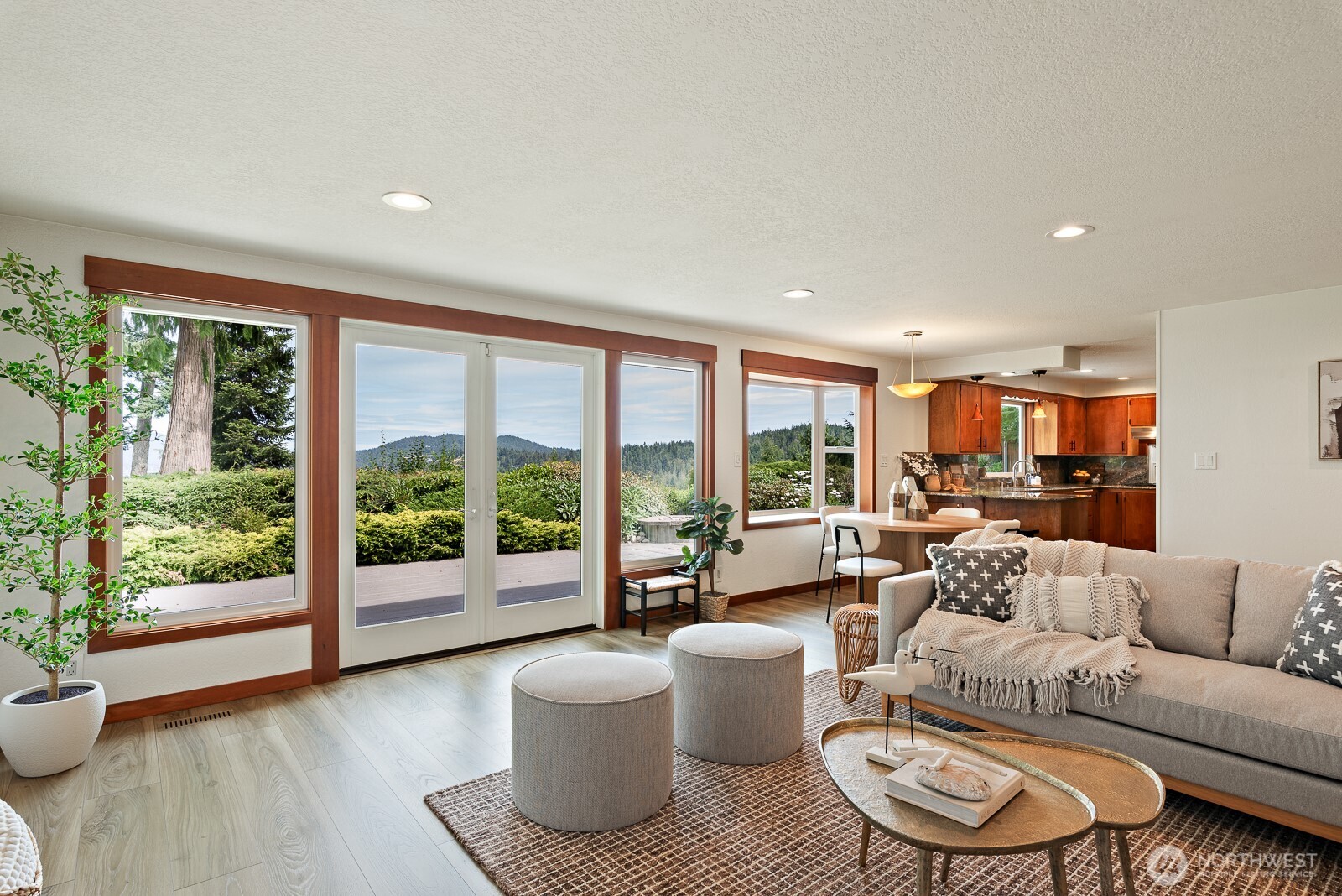 4053 Edith Point Road Property Photo 13