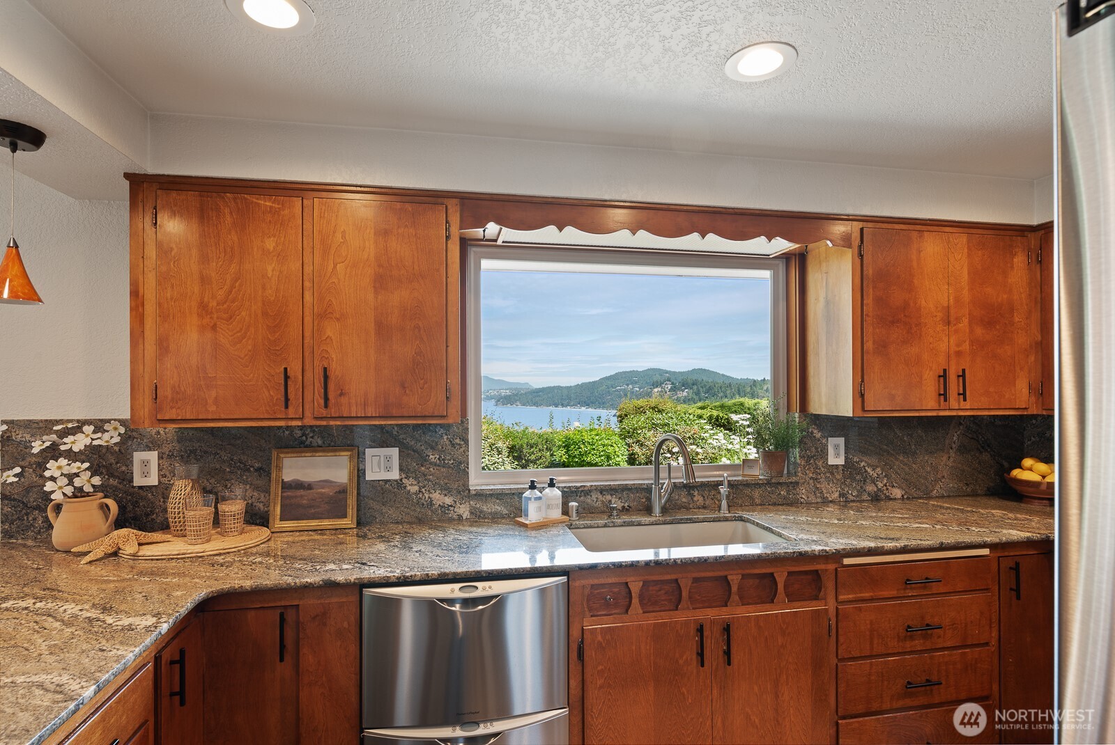 4053 Edith Point Road Property Photo 18