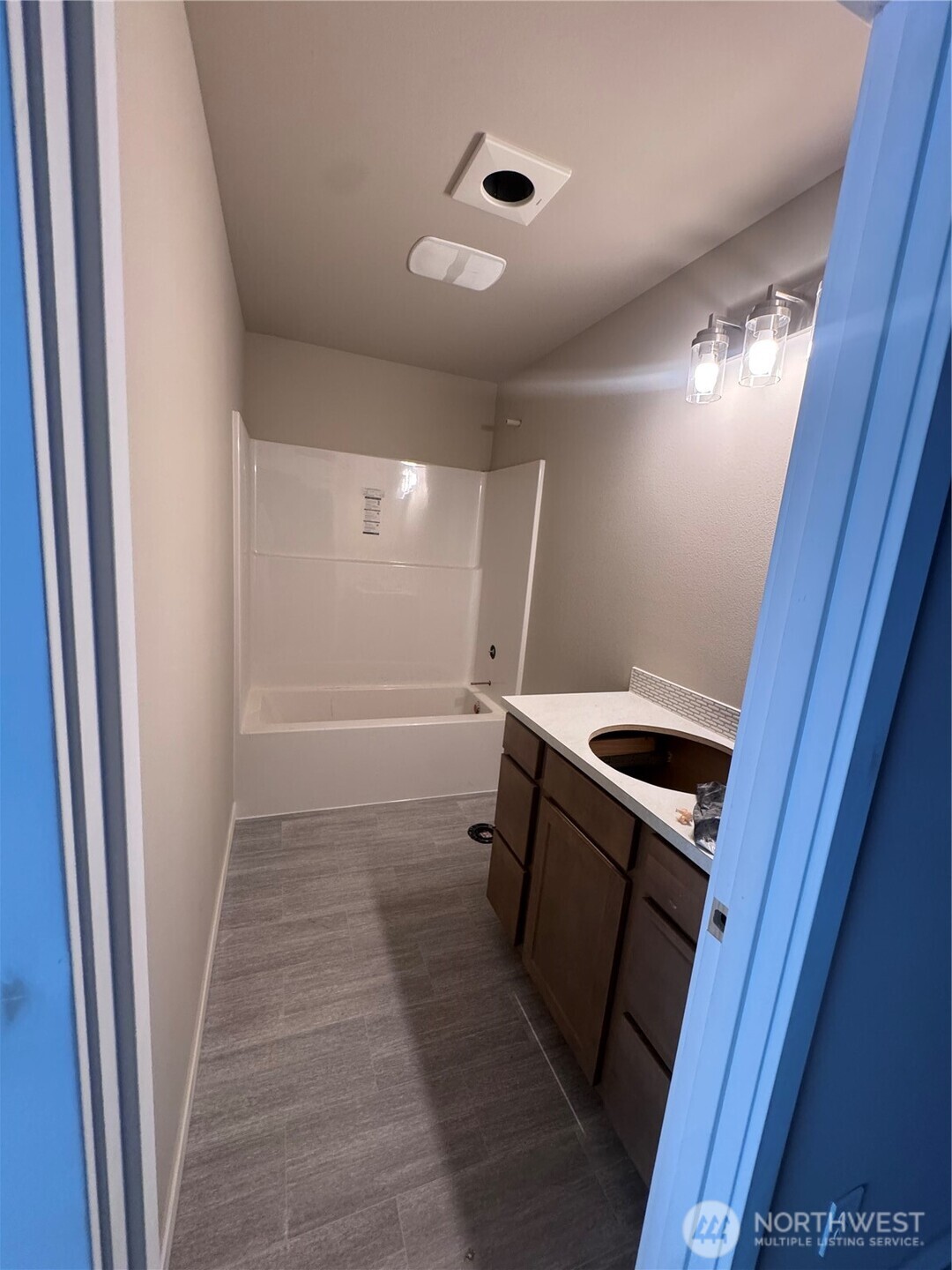 9512 Solberg Court Property Photo 6