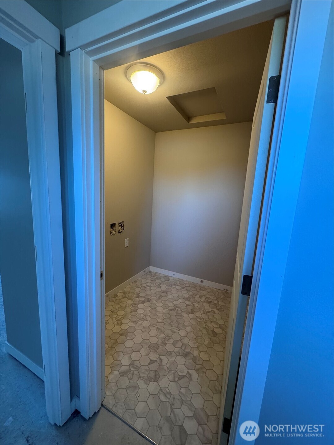 9512 Solberg Court Property Photo 9
