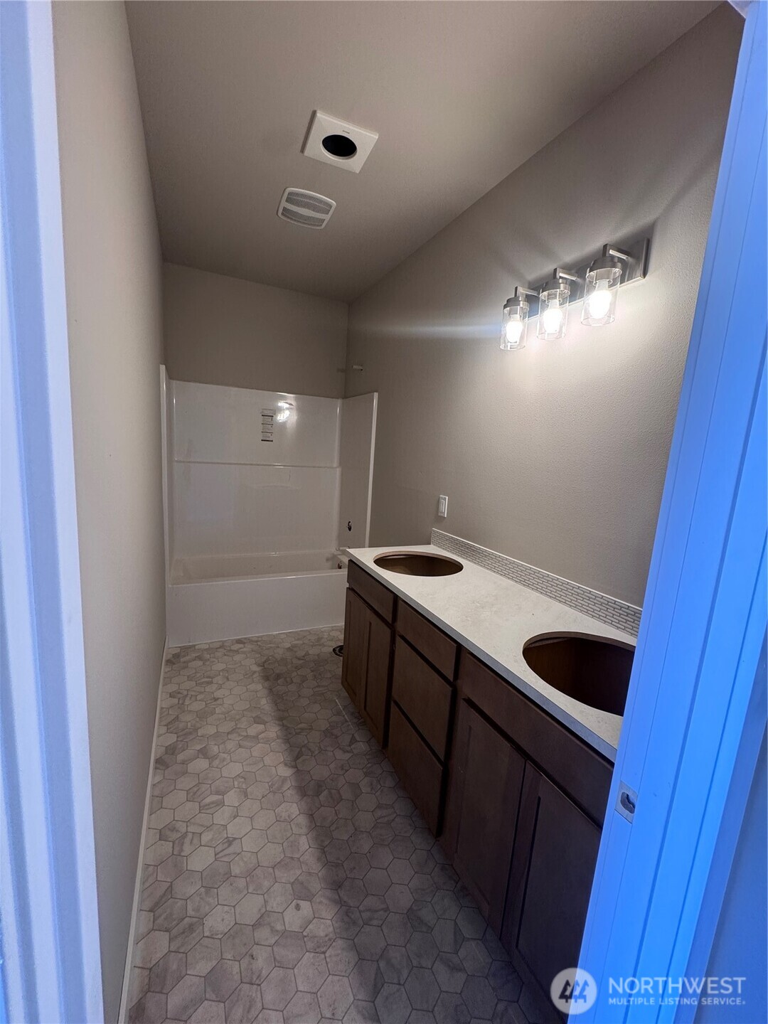 9512 Solberg Court Property Photo 14