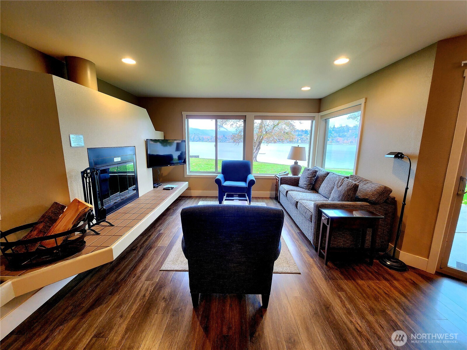1 Beach 589-c Property Photo 6