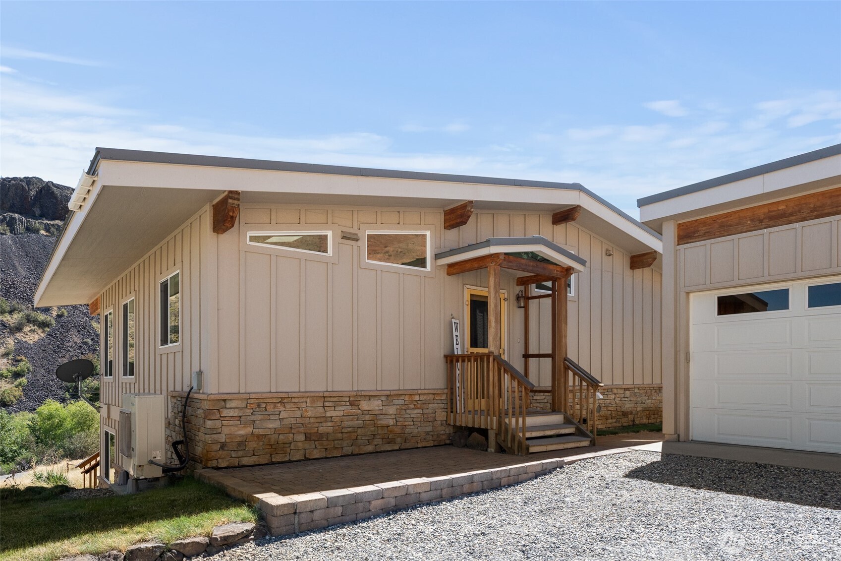 7400 Colockum Road Property Photo 2