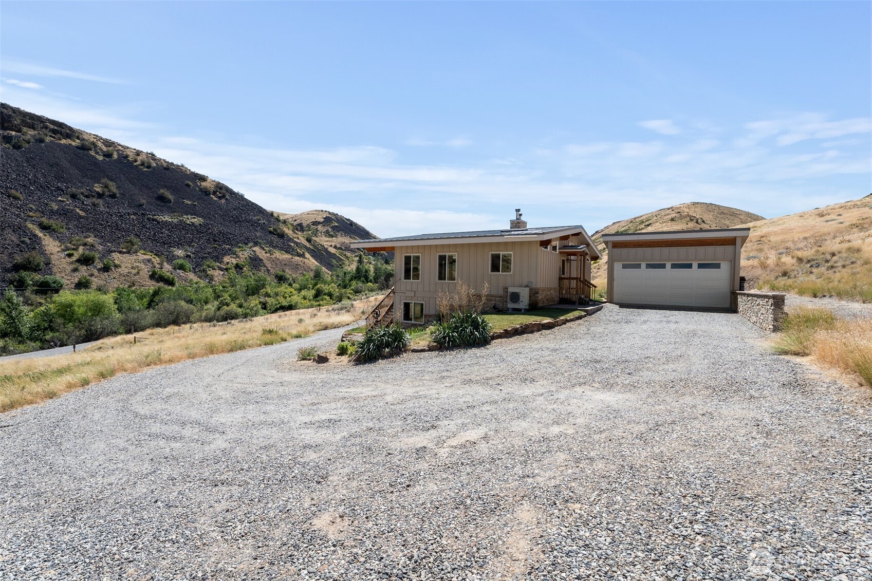7400 Colockum Road Property Photo 7