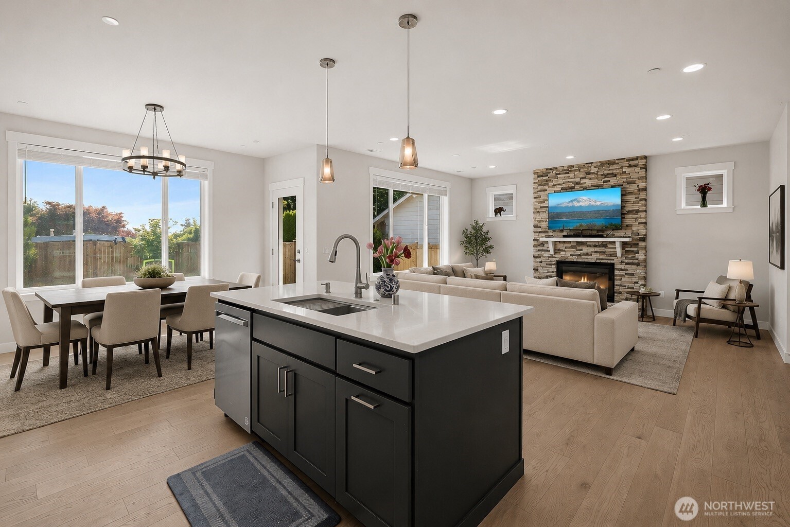 17115 11th Place B Property Photo 4