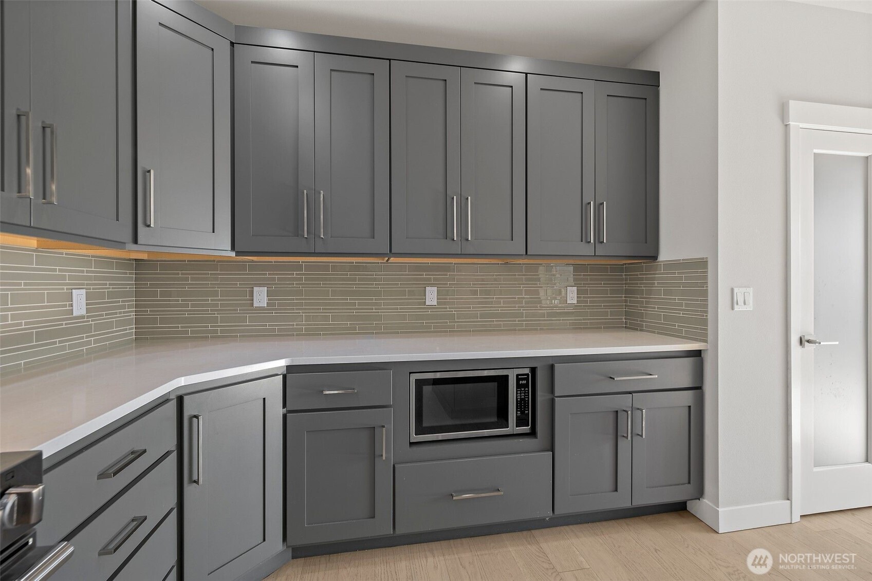 17115 11th Place B Property Photo 8