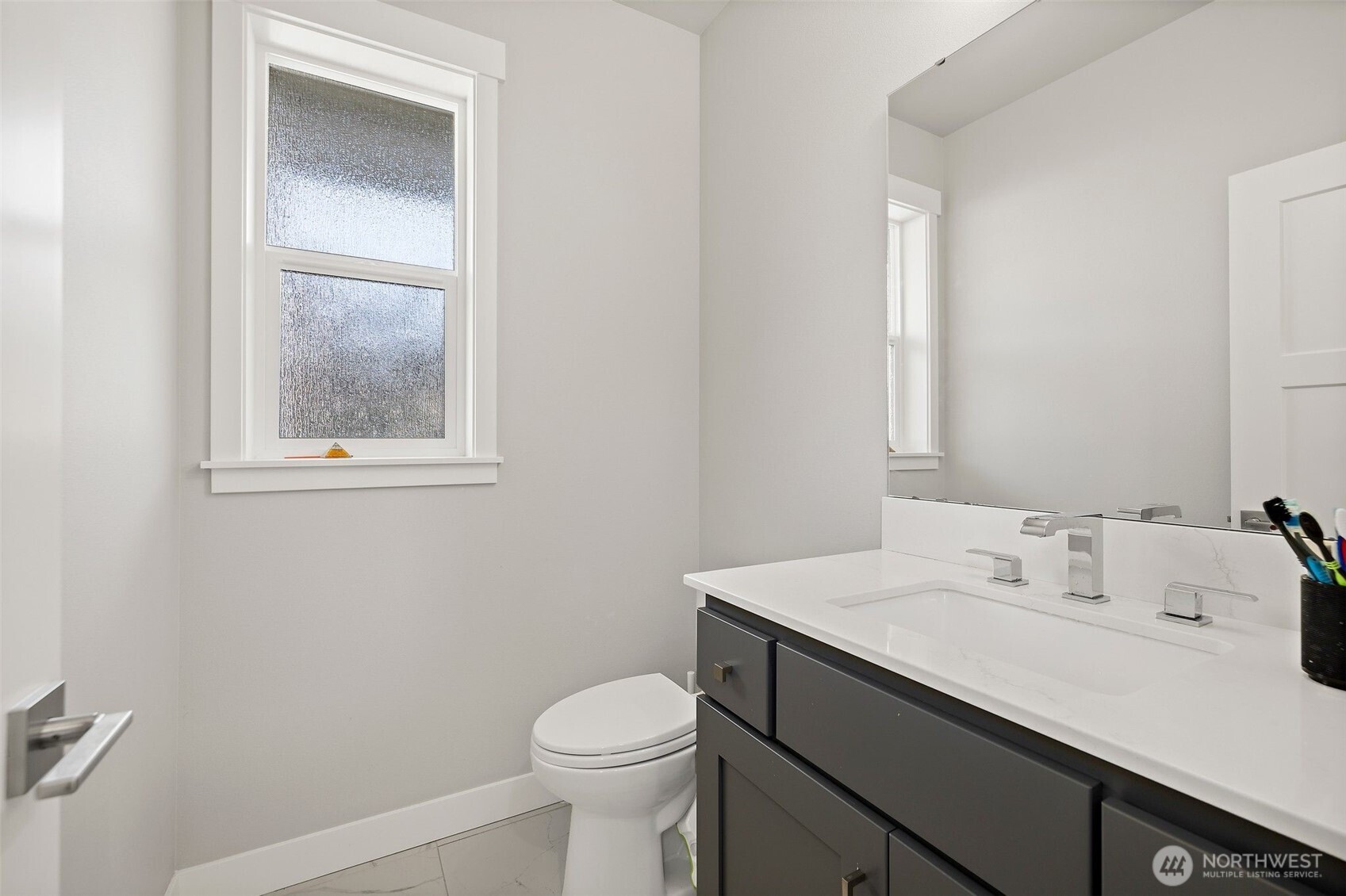 17115 11th Place B Property Photo 10