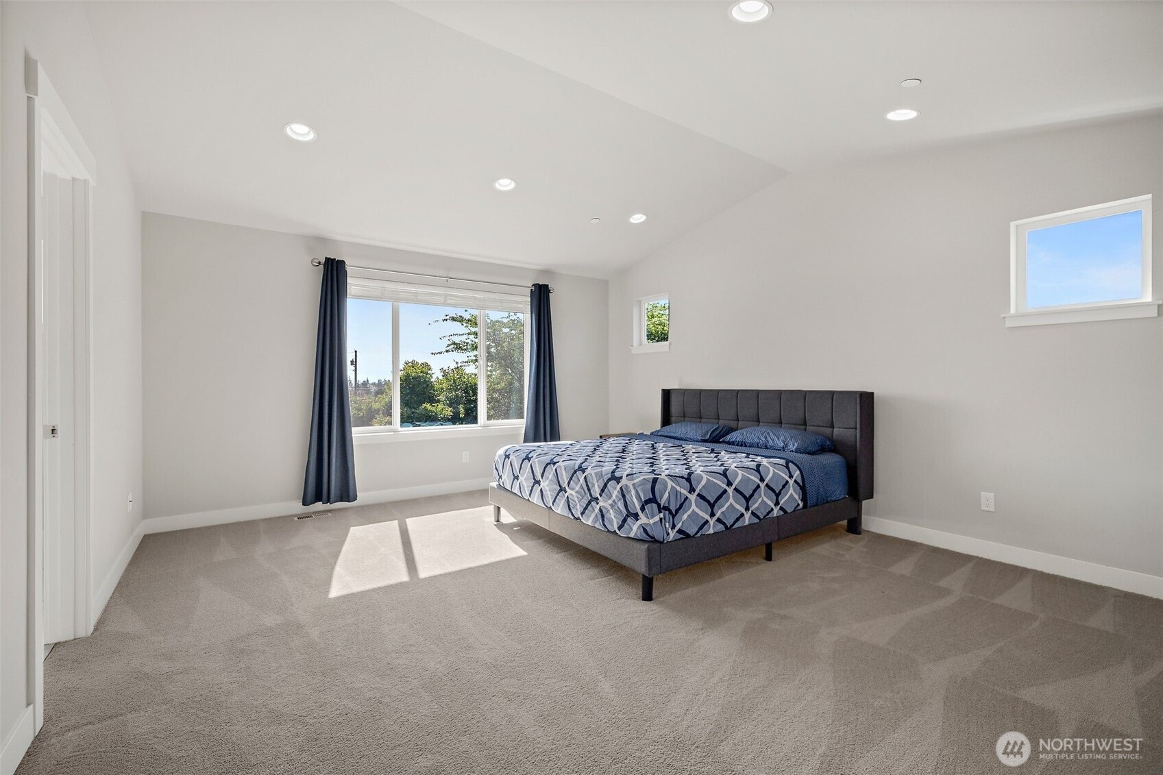 17115 11th Place B Property Photo 11