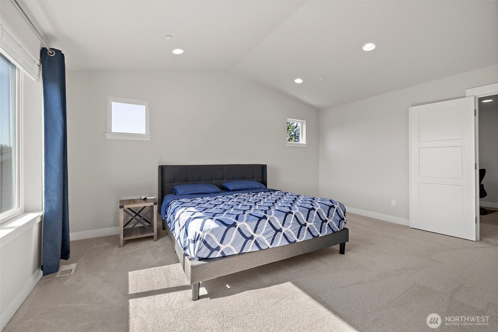17115 11th Place B Property Photo 12
