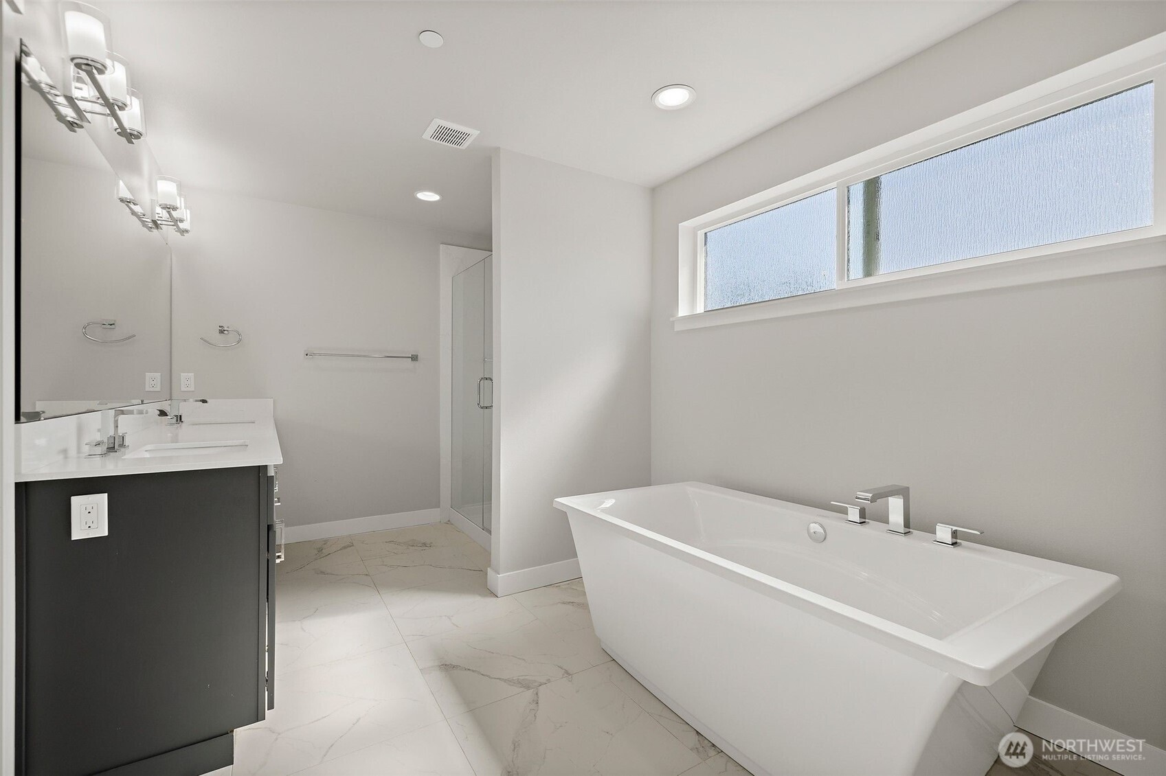 17115 11th Place B Property Photo 13