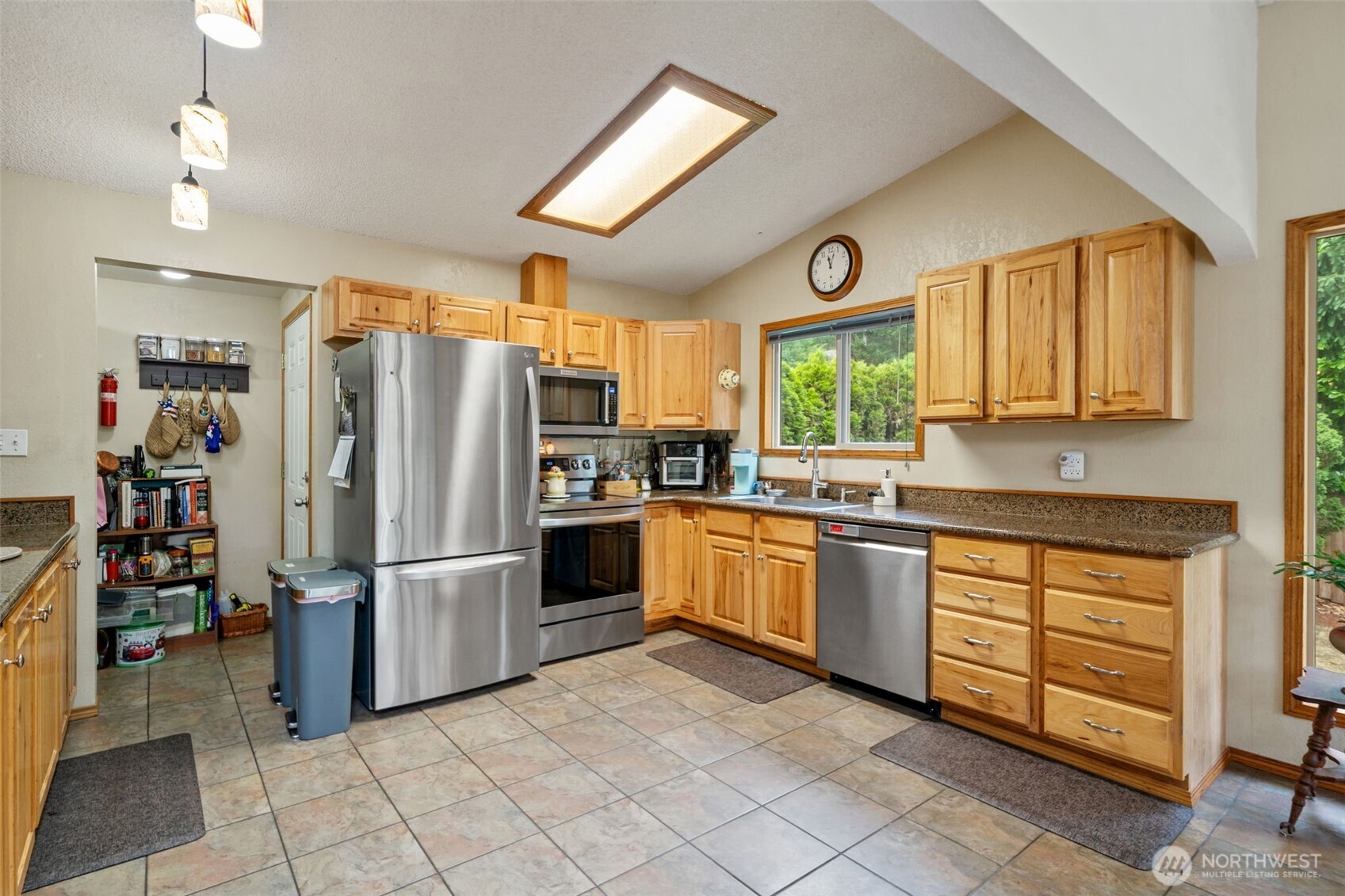 140 Ne Rainier Place Property Photo 9