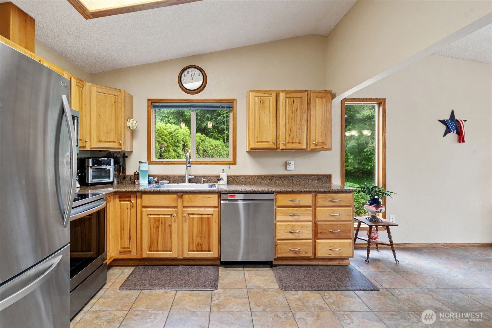 140 Ne Rainier Place Property Photo 10