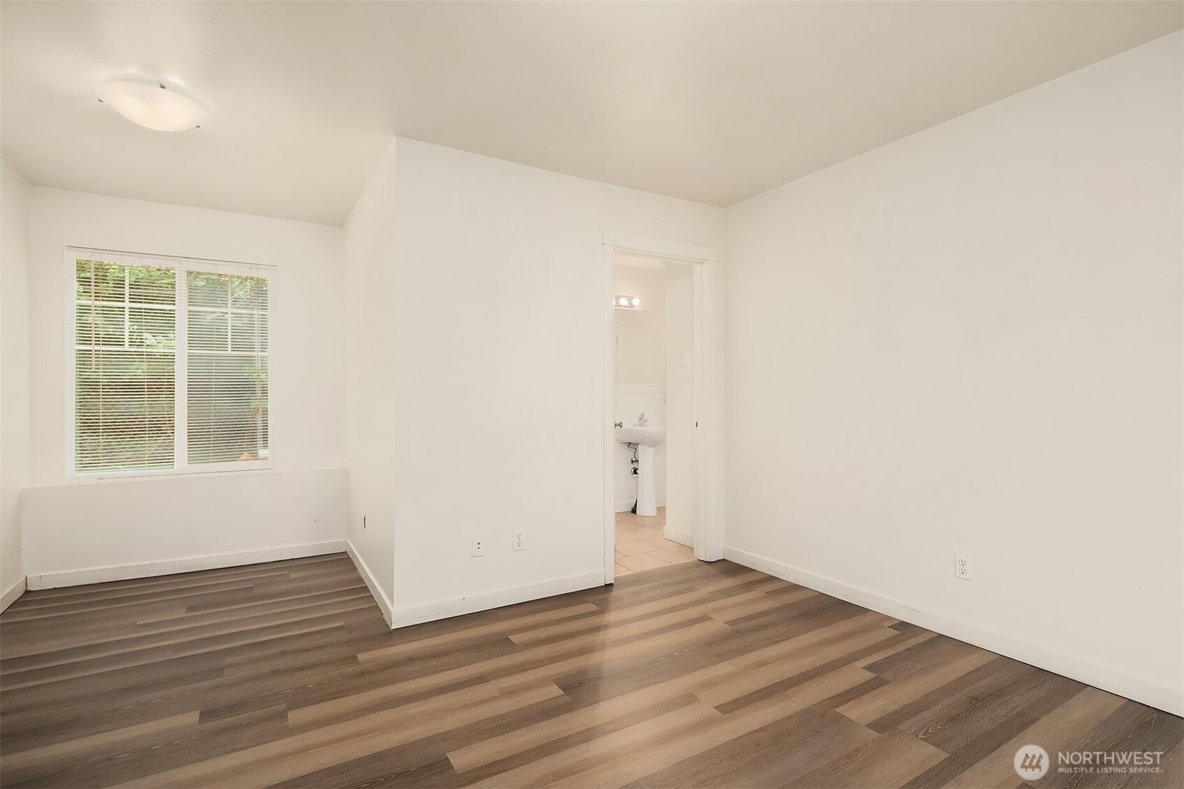 4218 Pasadena Place Ne Property Photo 6