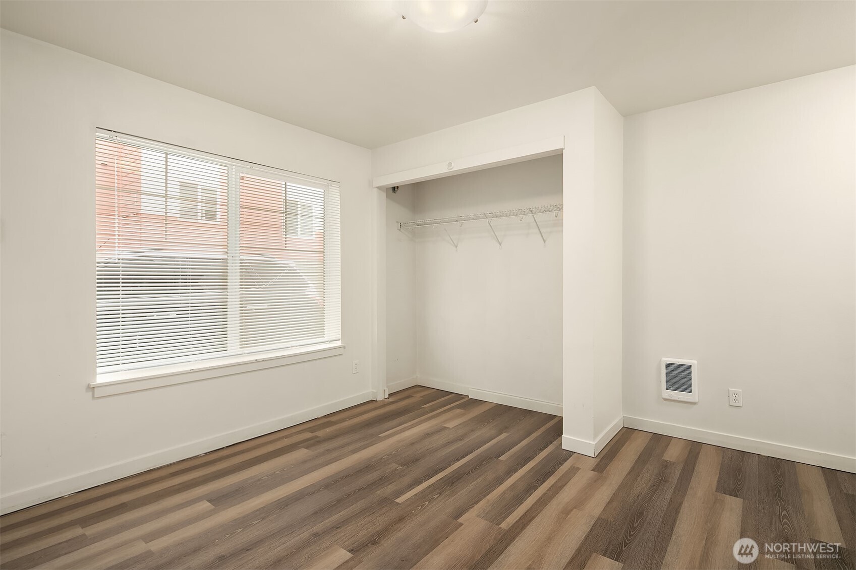 4218 Pasadena Place Ne Property Photo 7