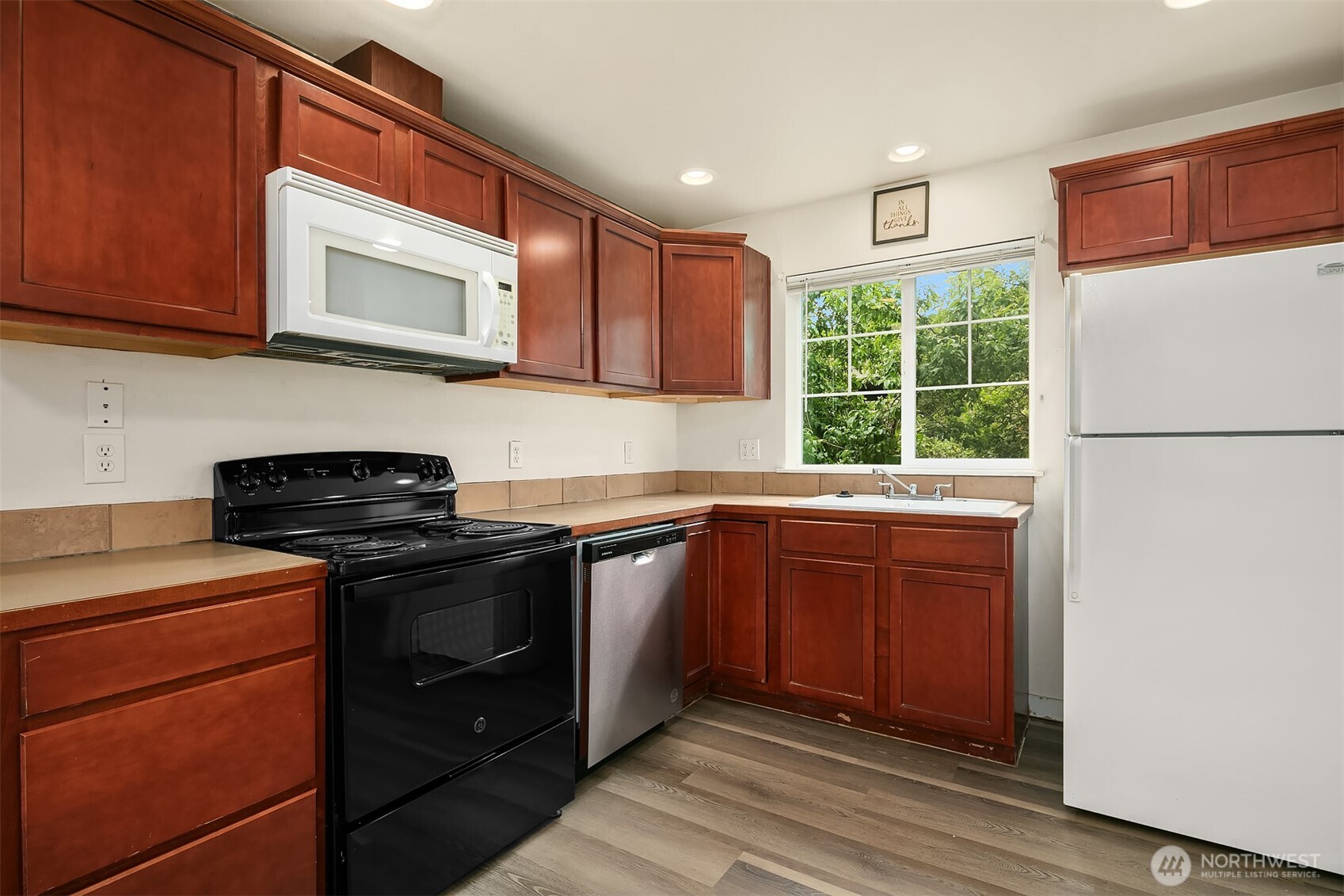 4218 Pasadena Place Ne Property Photo 15