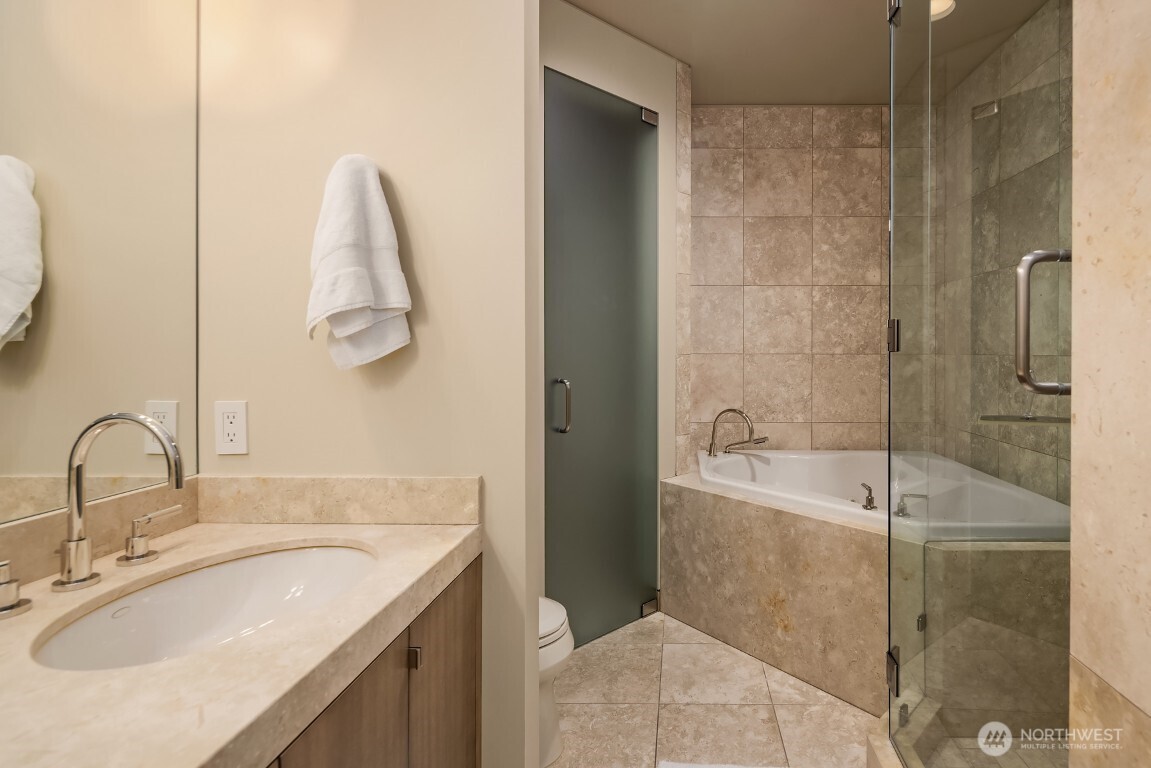 650 Bellevue Way 4004 Property Photo 35