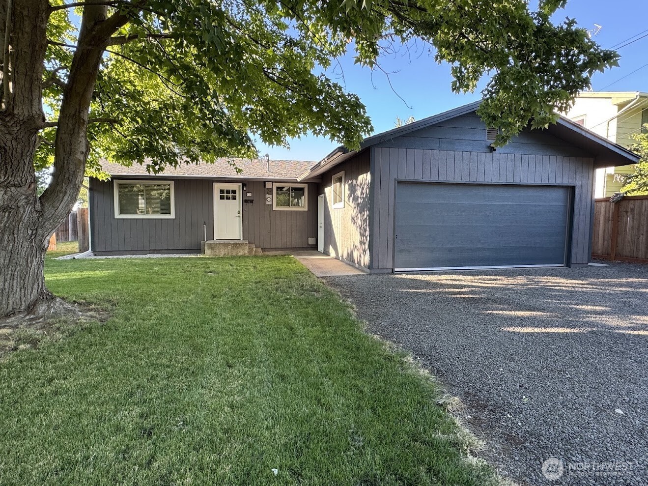 424 SW 3rd Street Property Photo 1