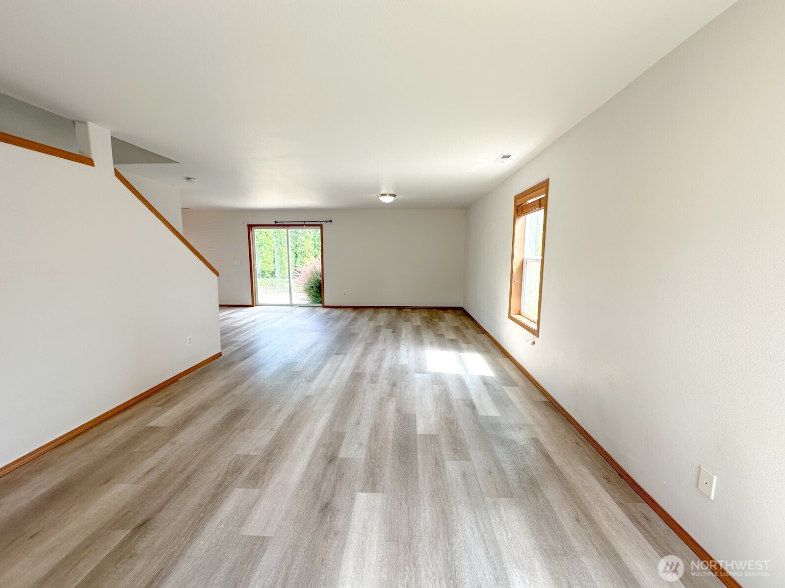 17929 Silver Creek Avenue Property Photo 3