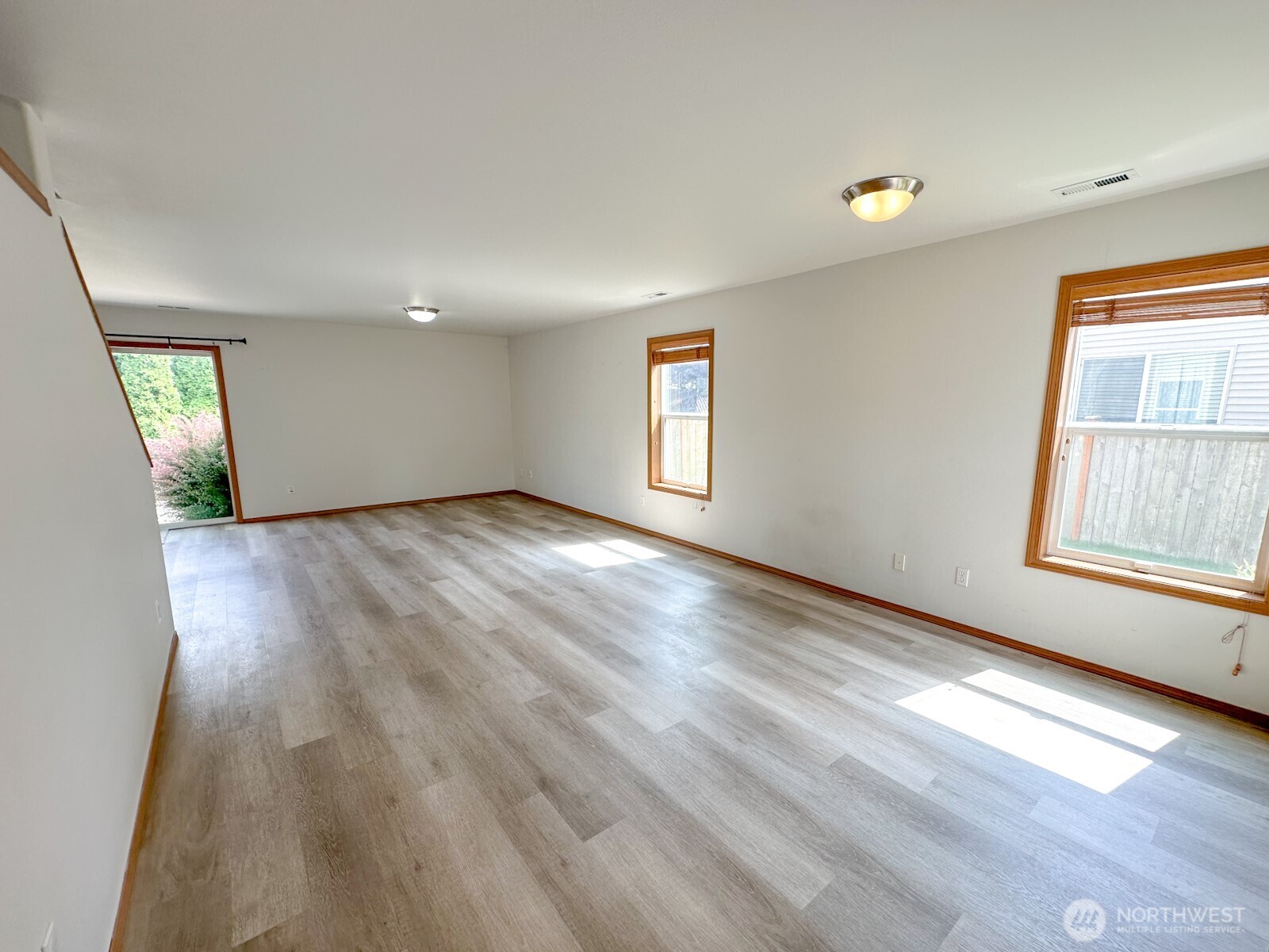 17929 Silver Creek Avenue Property Photo 4