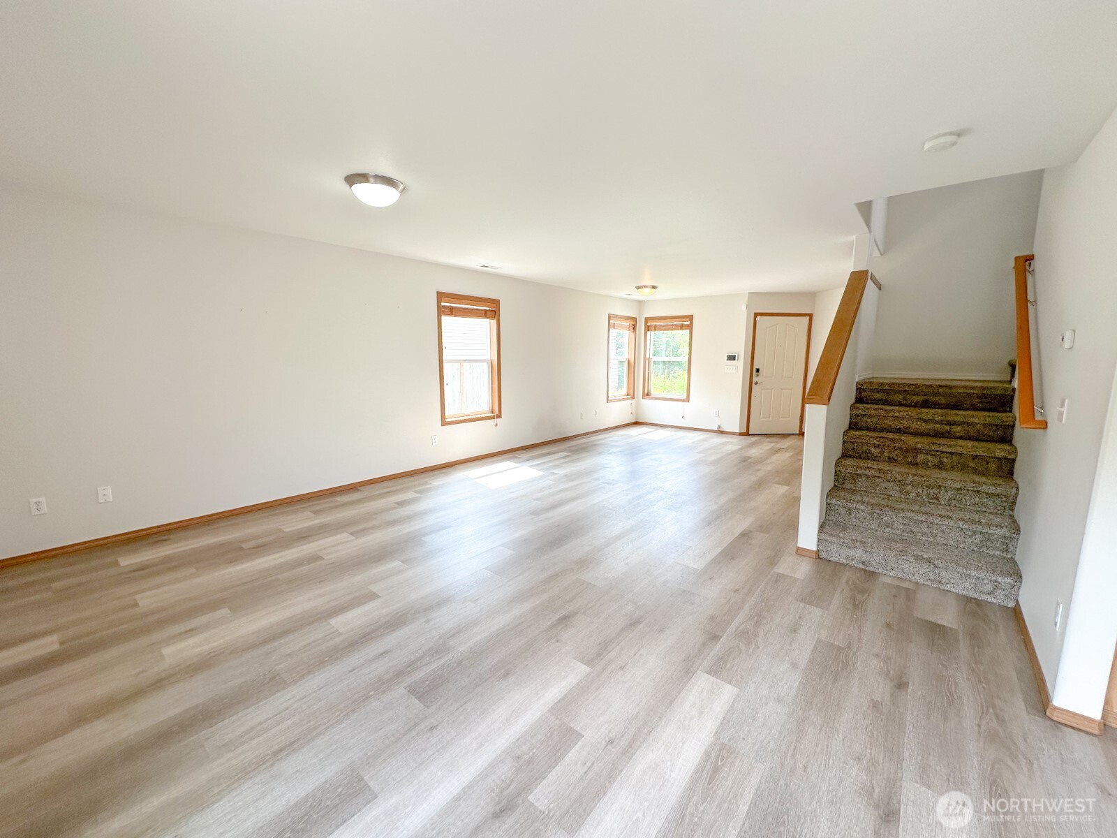 17929 Silver Creek Avenue Property Photo 6