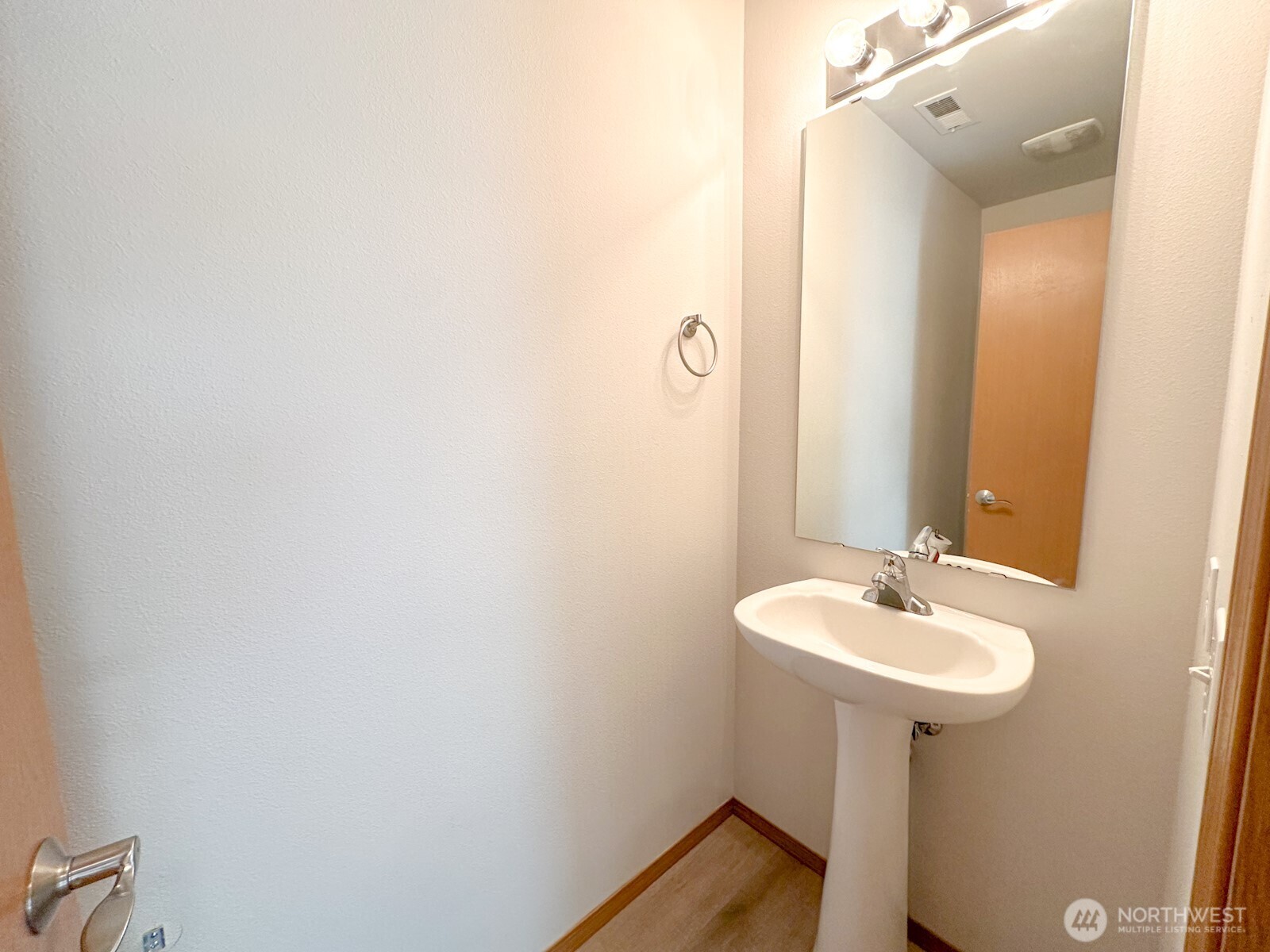 17929 Silver Creek Avenue Property Photo 7