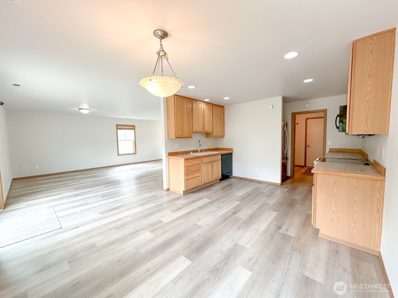 17929 Silver Creek Avenue Property Photo 8
