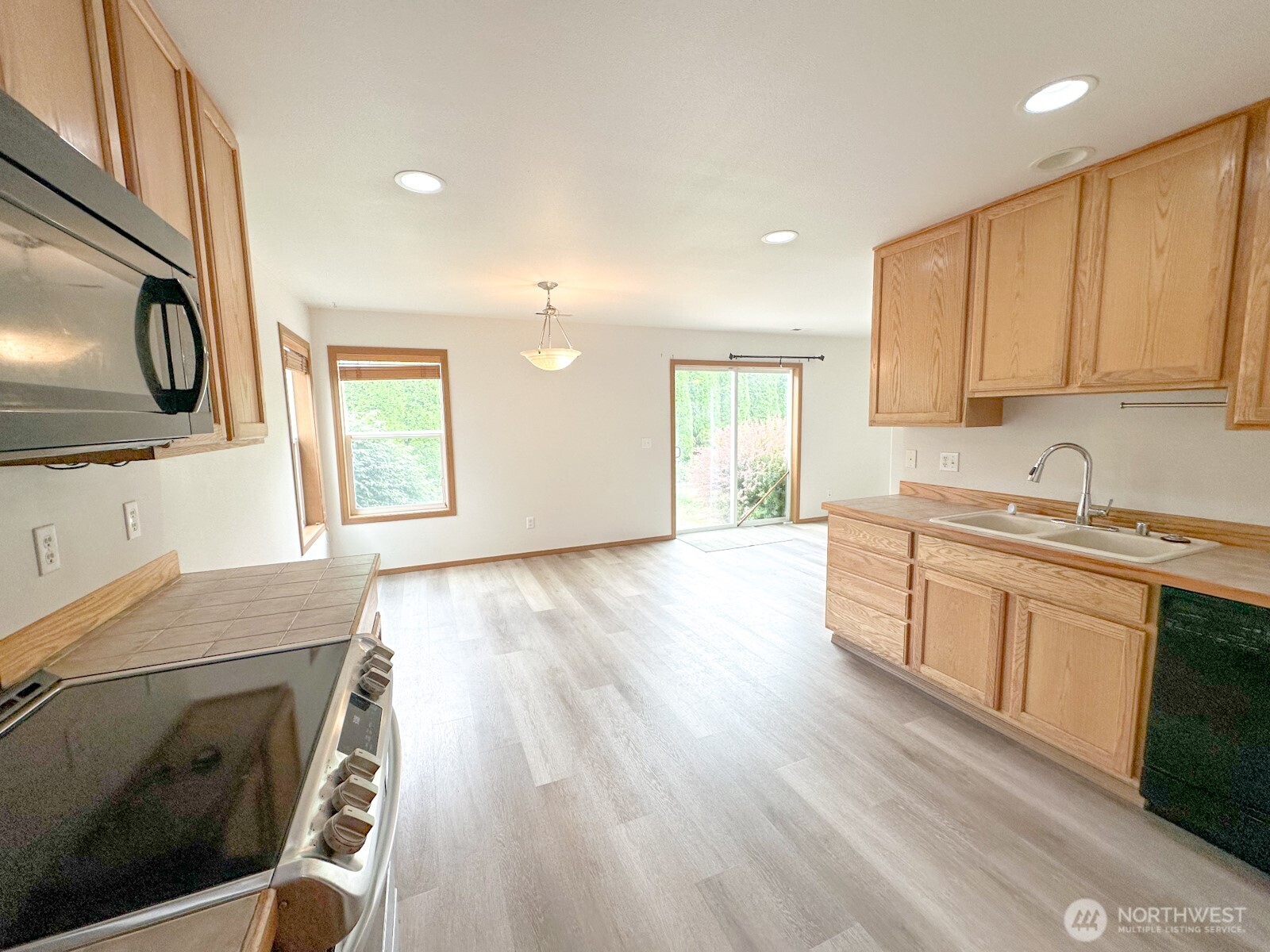 17929 Silver Creek Avenue Property Photo 10
