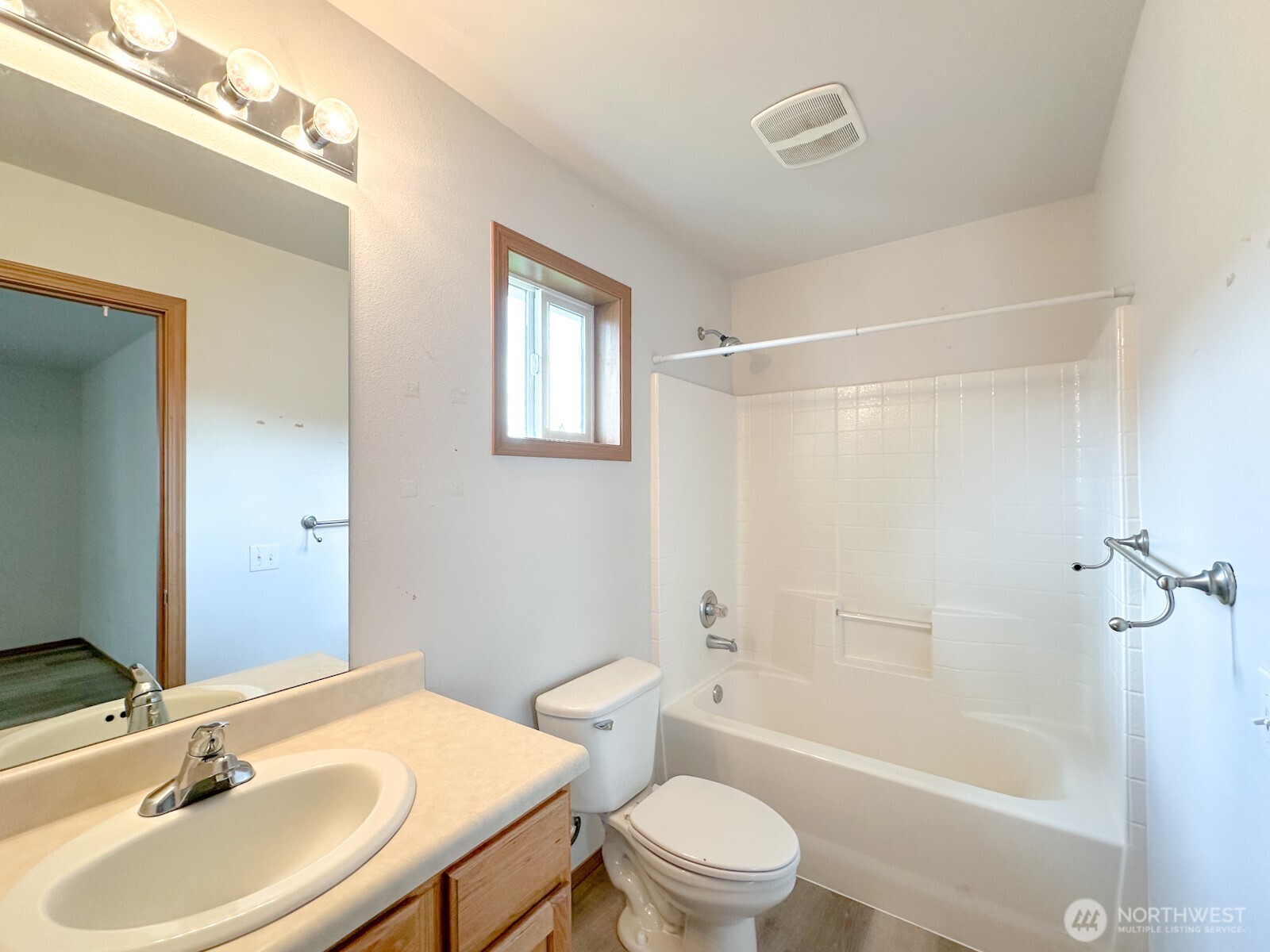 17929 Silver Creek Avenue Property Photo 20