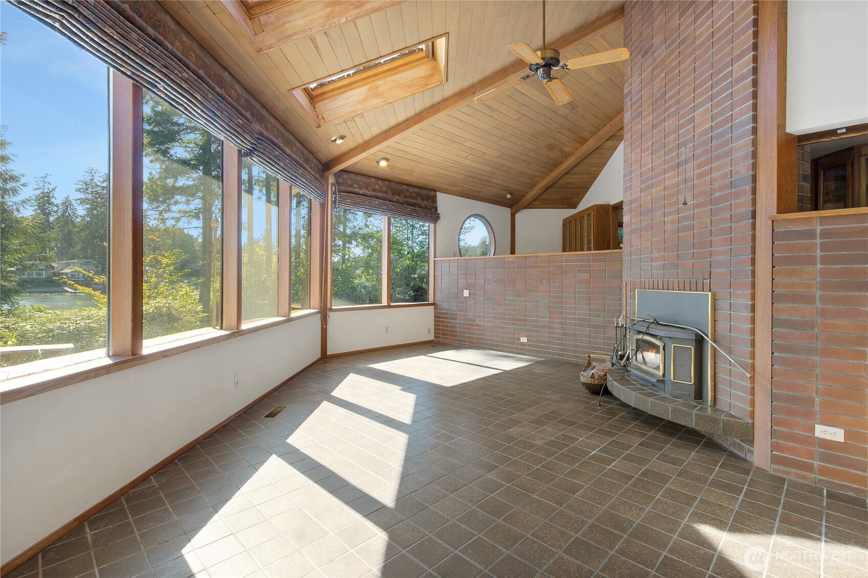 4320 Shore Drive Property Photo 14