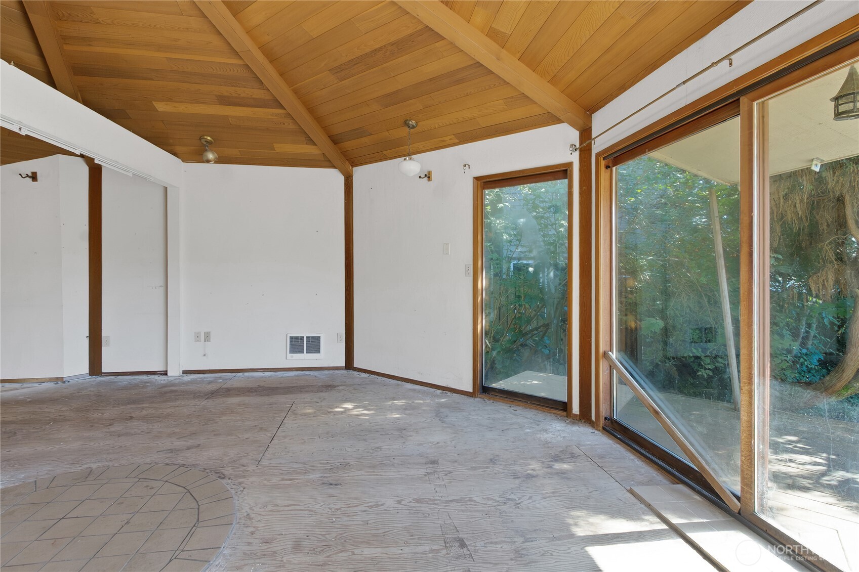 4320 Shore Drive Property Photo 16