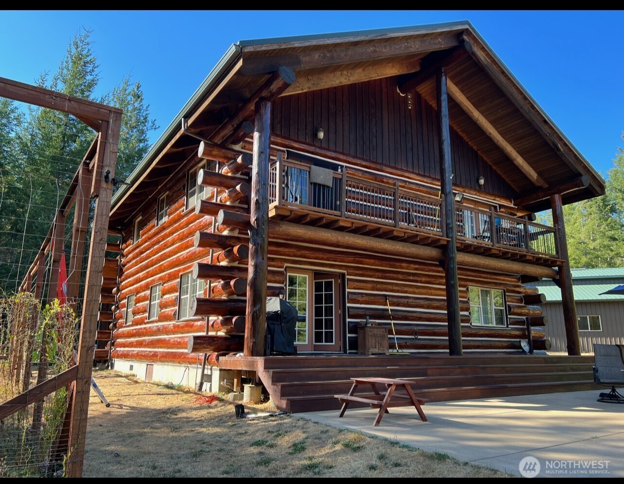40 E Seahawks Way Property Photo 5