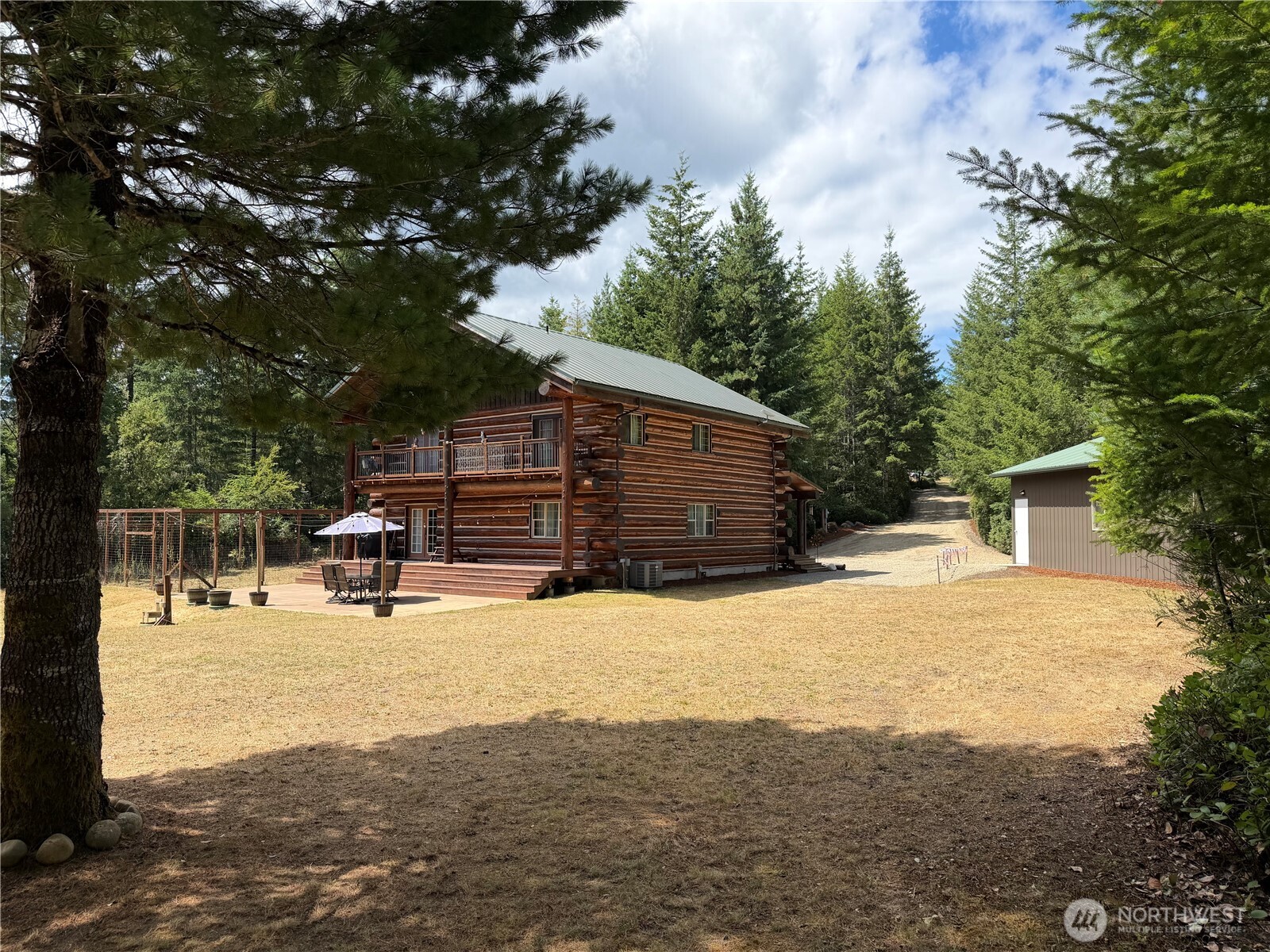 40 E Seahawks Way Property Photo 6
