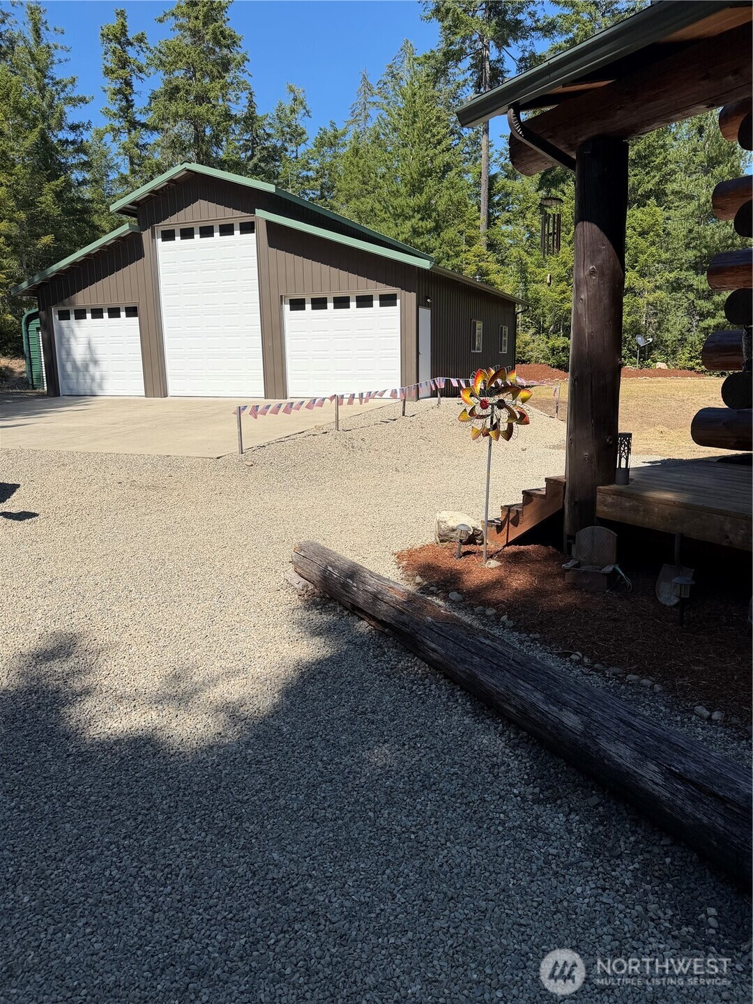 40 E Seahawks Way Property Photo 8