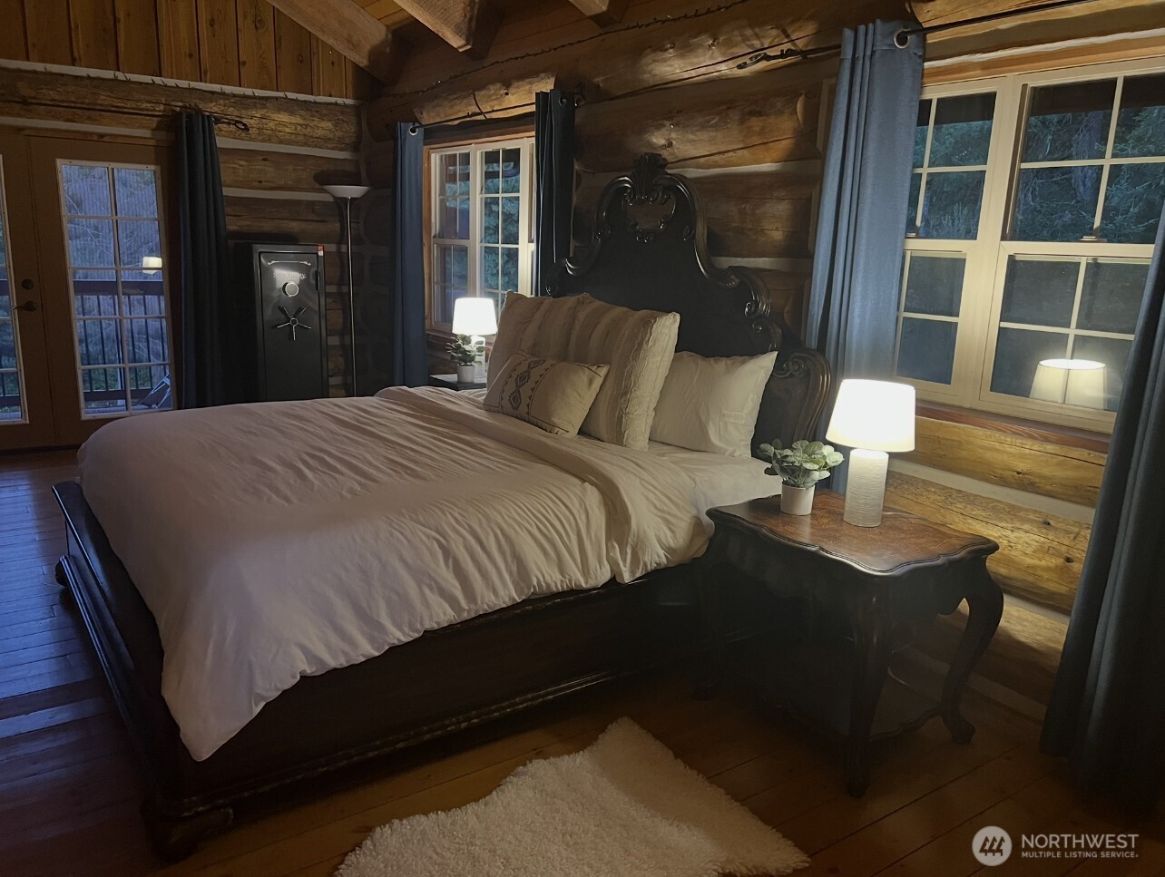 40 E Seahawks Way Property Photo 10