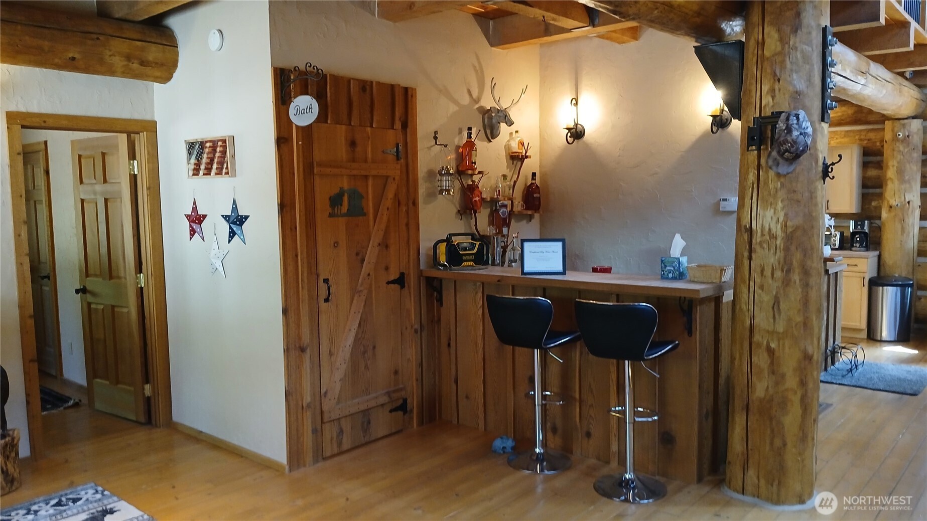 40 E Seahawks Way Property Photo 12