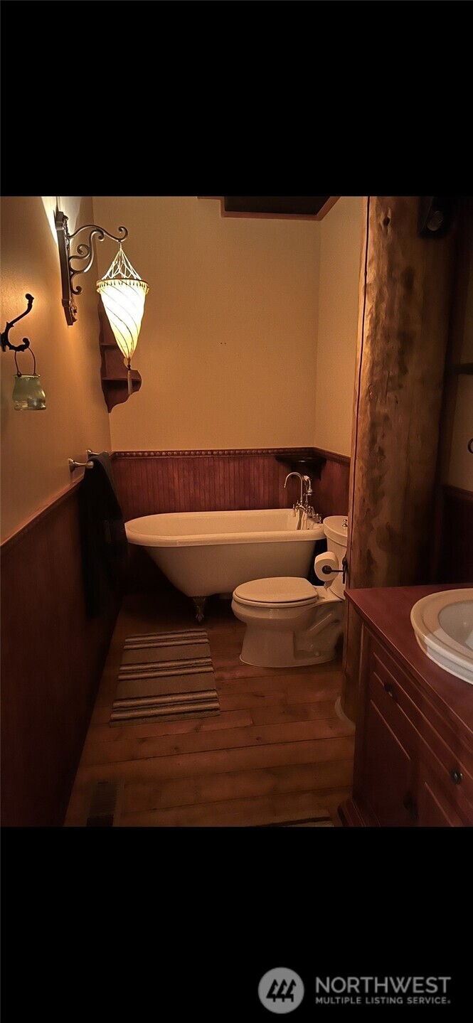 40 E Seahawks Way Property Photo 13