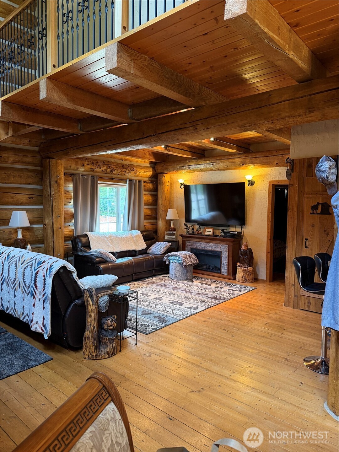 40 E Seahawks Way Property Photo 15