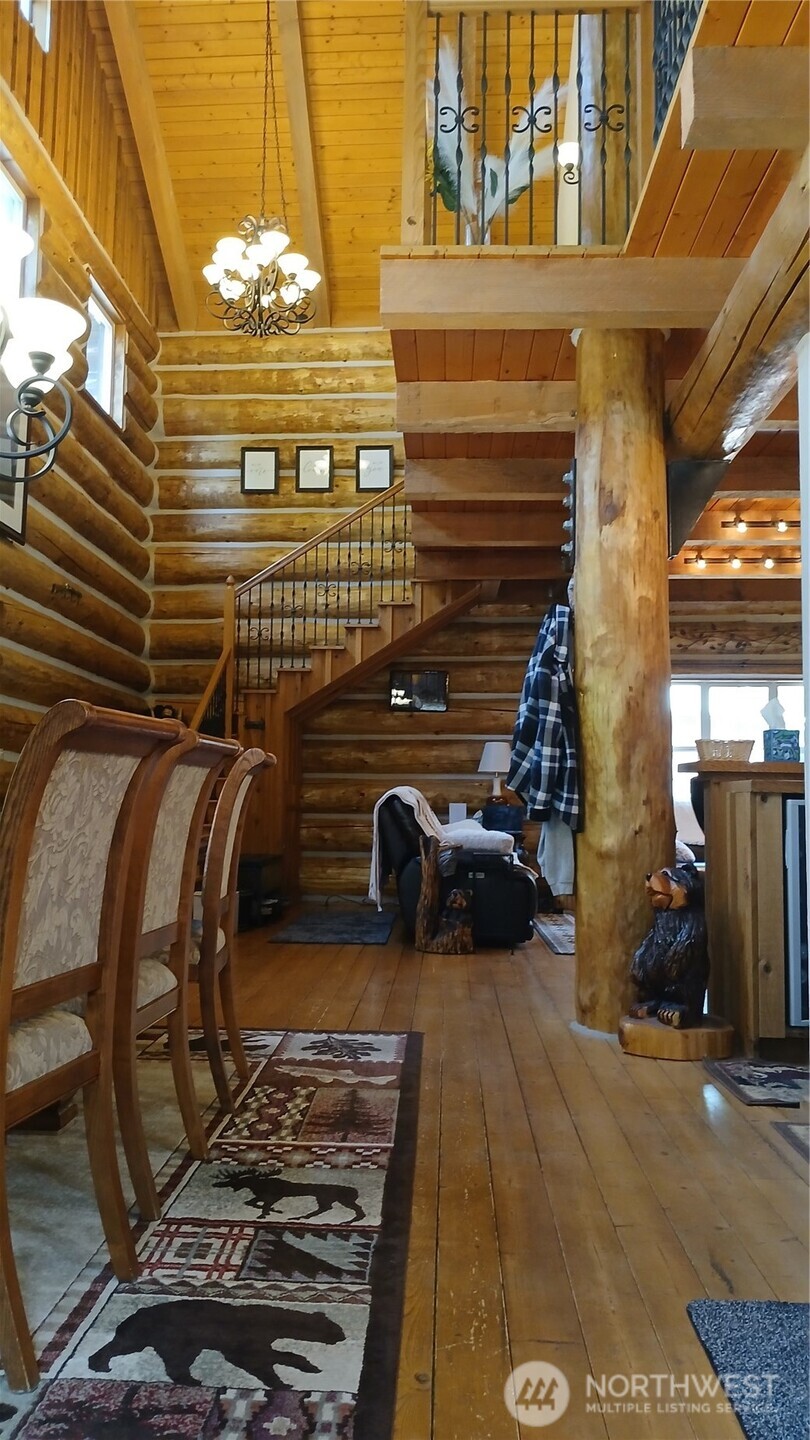40 E Seahawks Way Property Photo 16